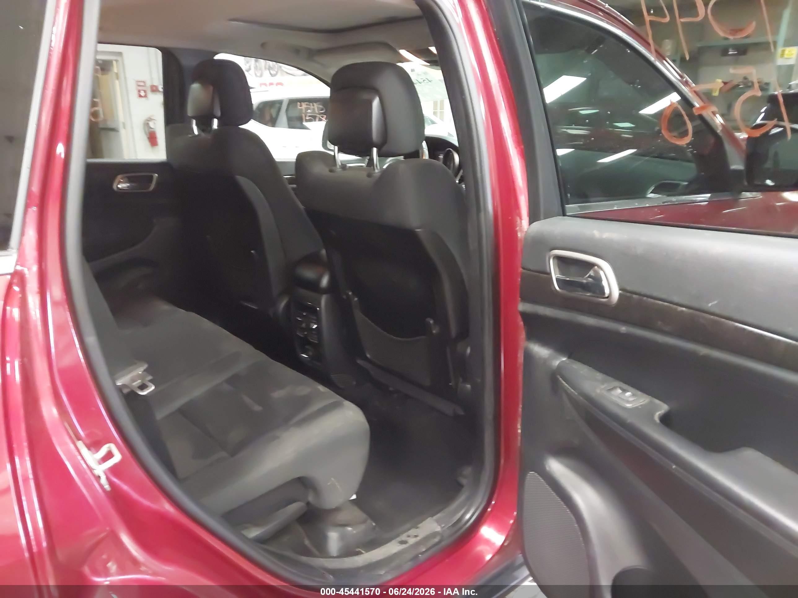 2013 Jeep Grand Cherokee Laredo Red vin: 1C4RJFAG6DC568664
