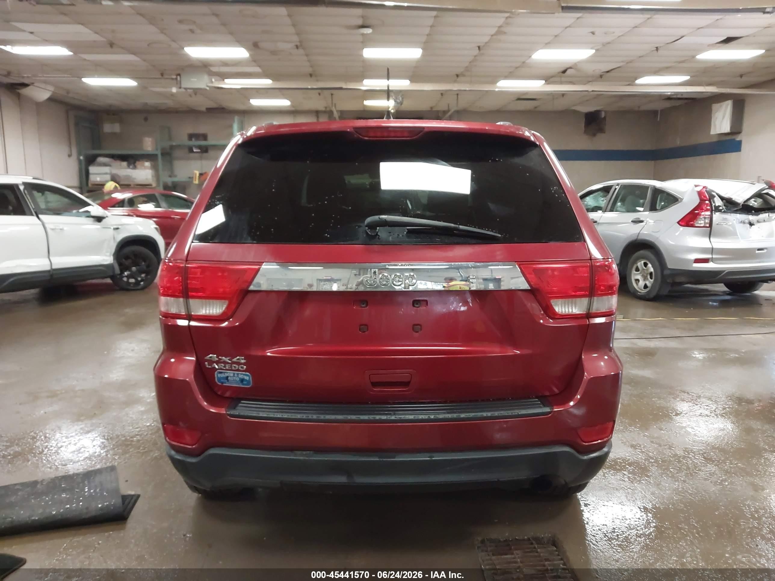 2013 Jeep Grand Cherokee Laredo Red vin: 1C4RJFAG6DC568664