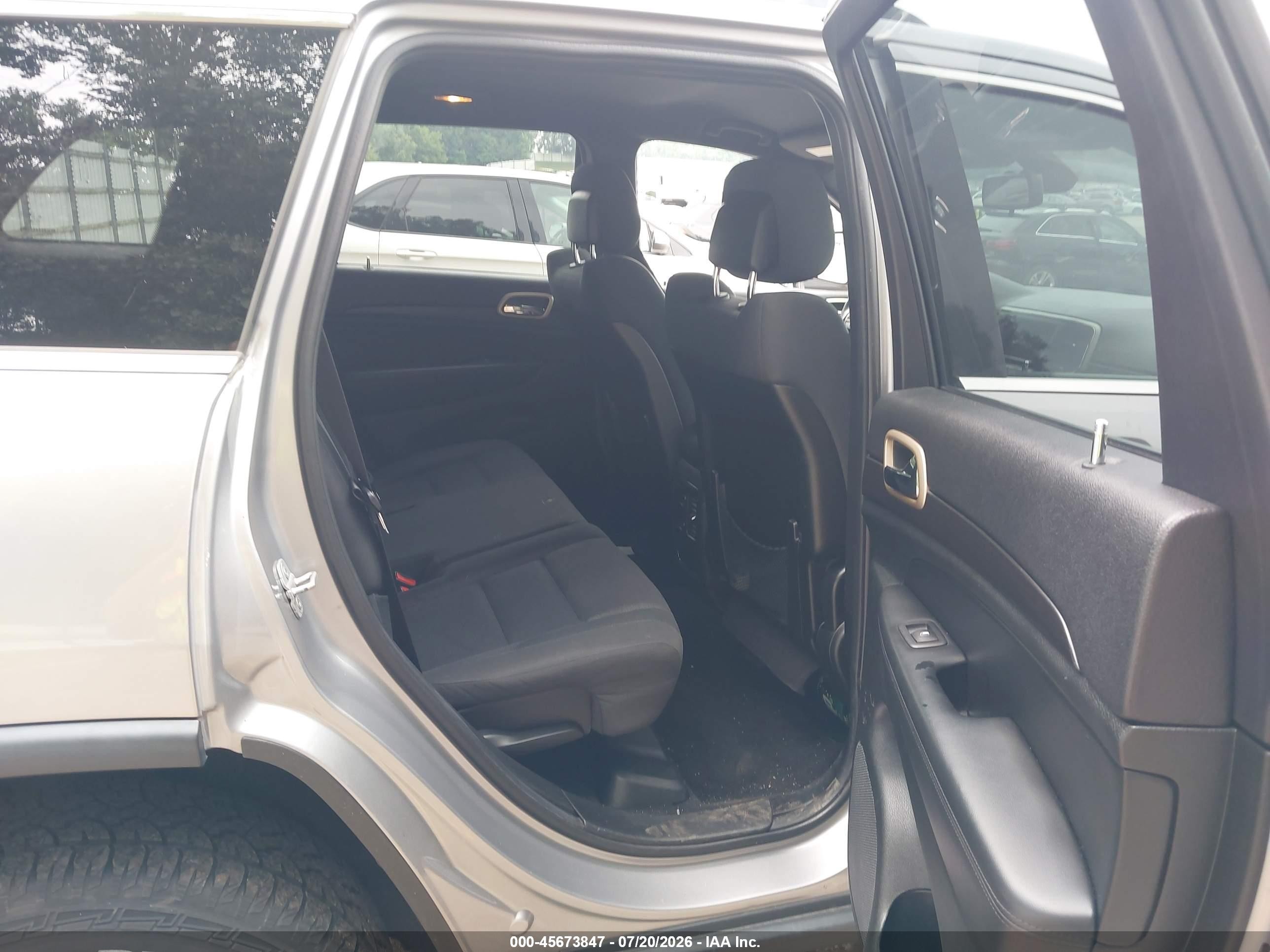 2014 Jeep Grand Cherokee Laredo Silver vin: 1C4RJFAG6EC215004