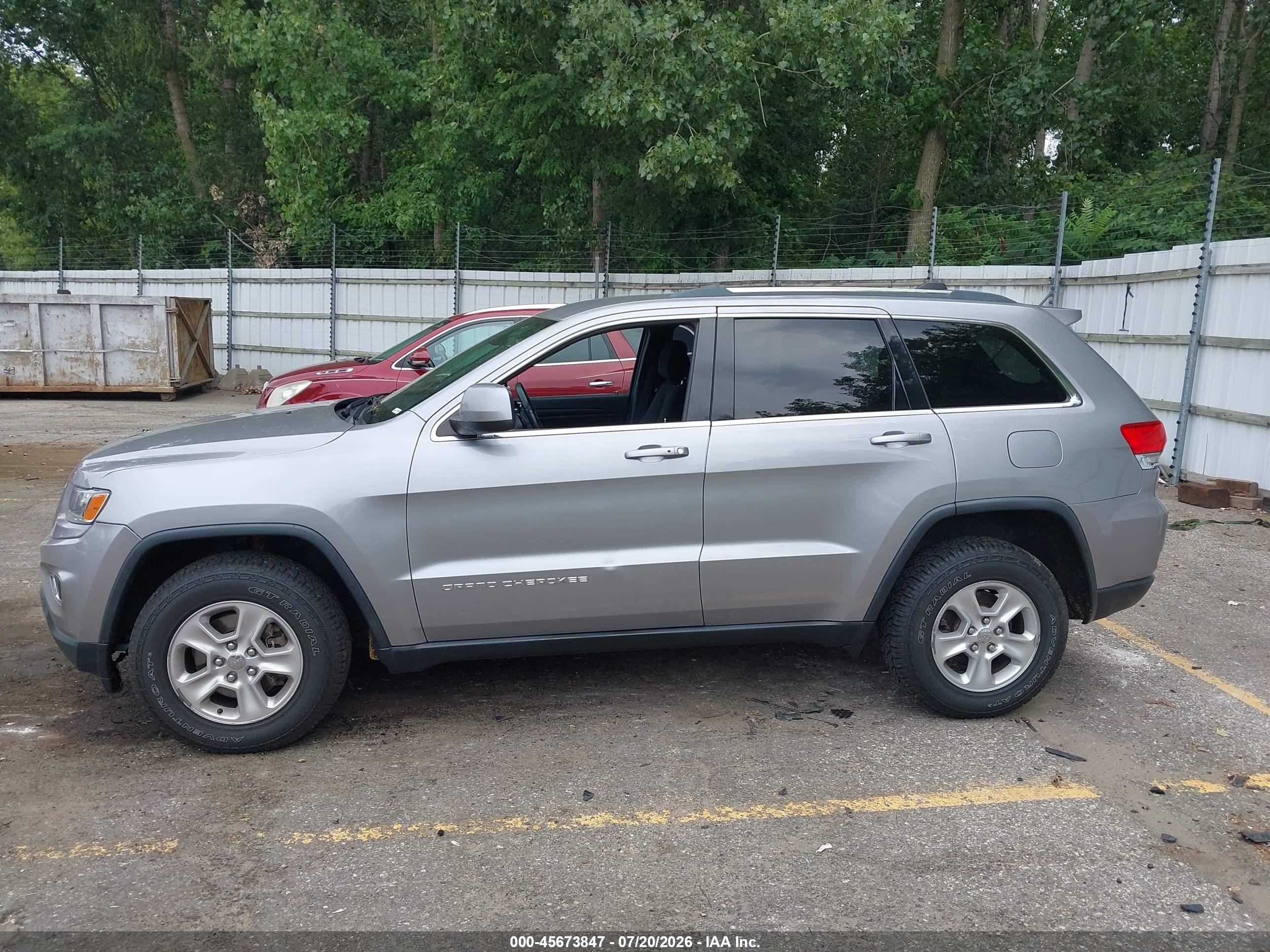 2014 Jeep Grand Cherokee Laredo Silver vin: 1C4RJFAG6EC215004