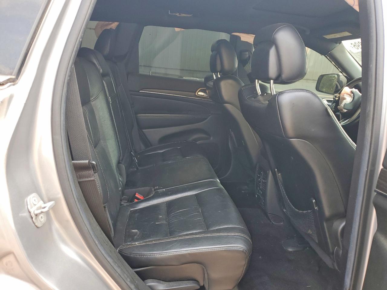 2014 Jeep Grand Cherokee Laredo Silver vin: 1C4RJFAG6EC270004