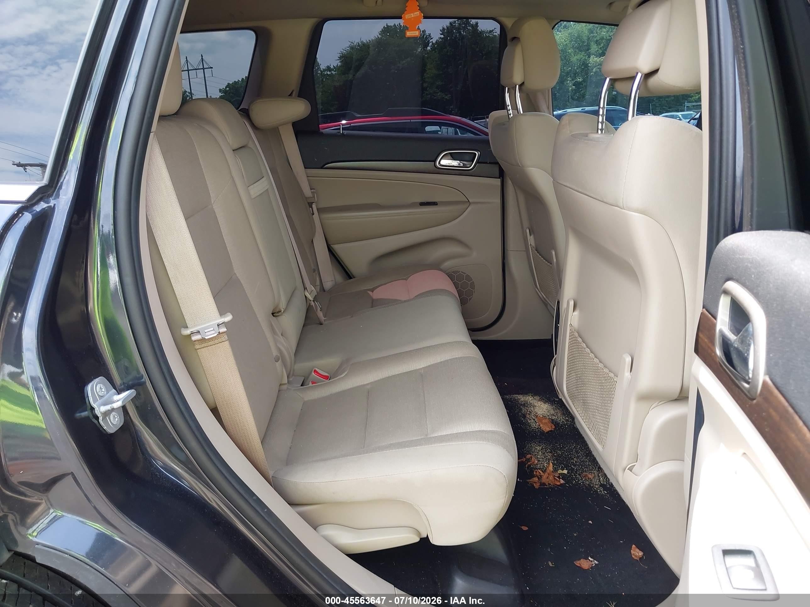 2014 Jeep Grand Cherokee Laredo Silver vin: 1C4RJFAG6EC308198