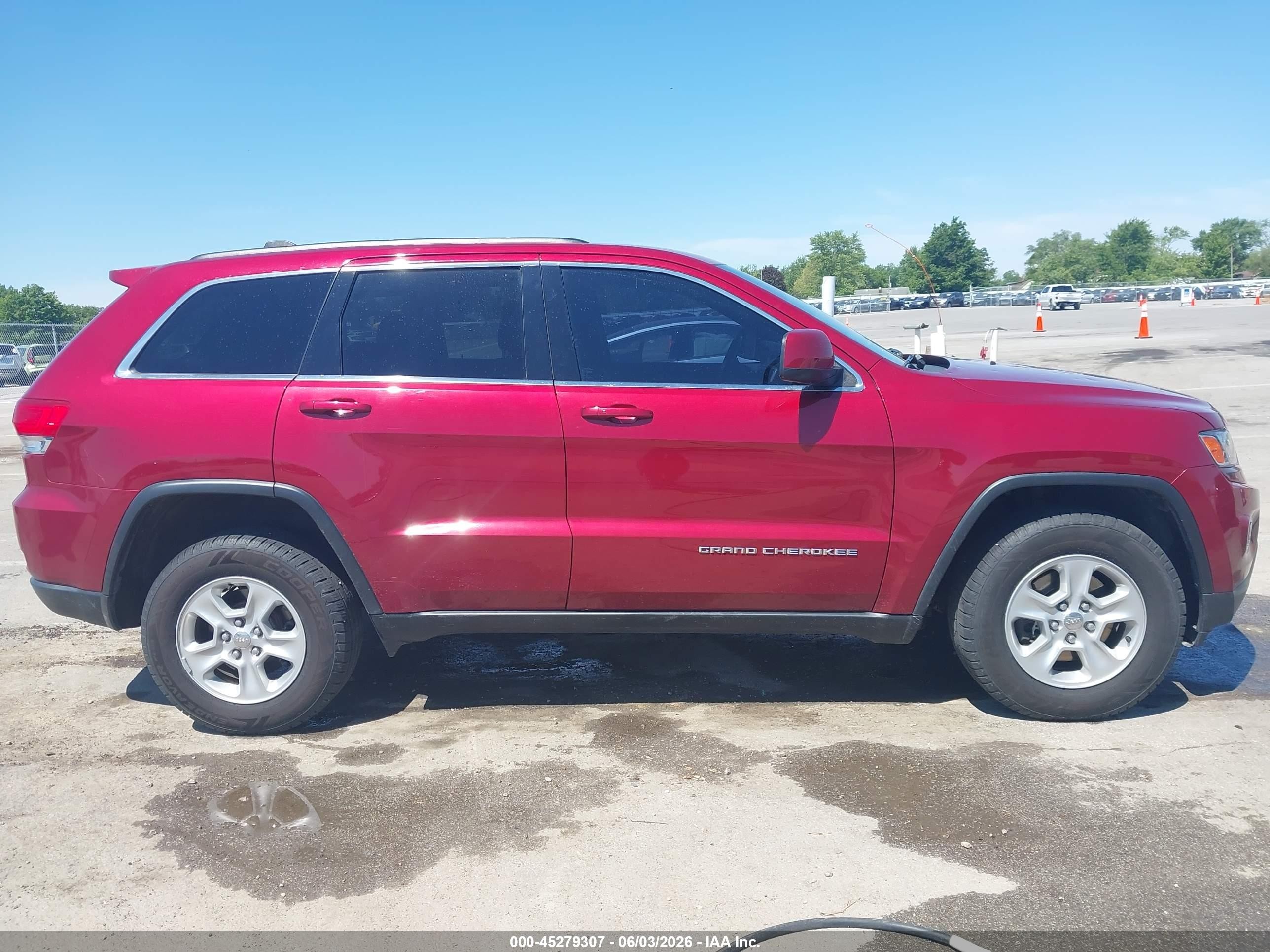 2014 Jeep Grand Cherokee Laredo Red vin: 1C4RJFAG6EC415431