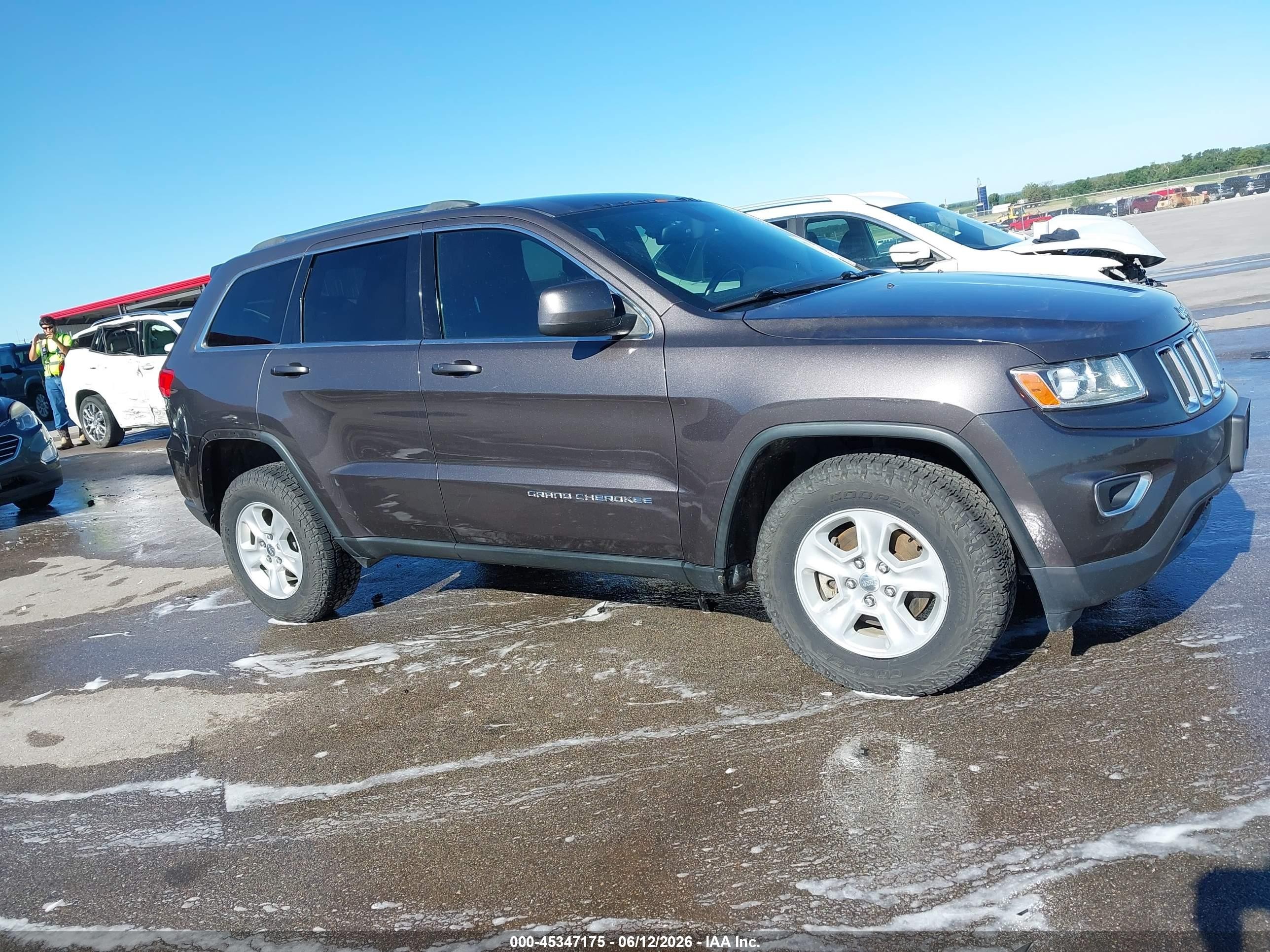 2014 Jeep Grand Cherokee Laredo Gray vin: 1C4RJFAG6EC430639