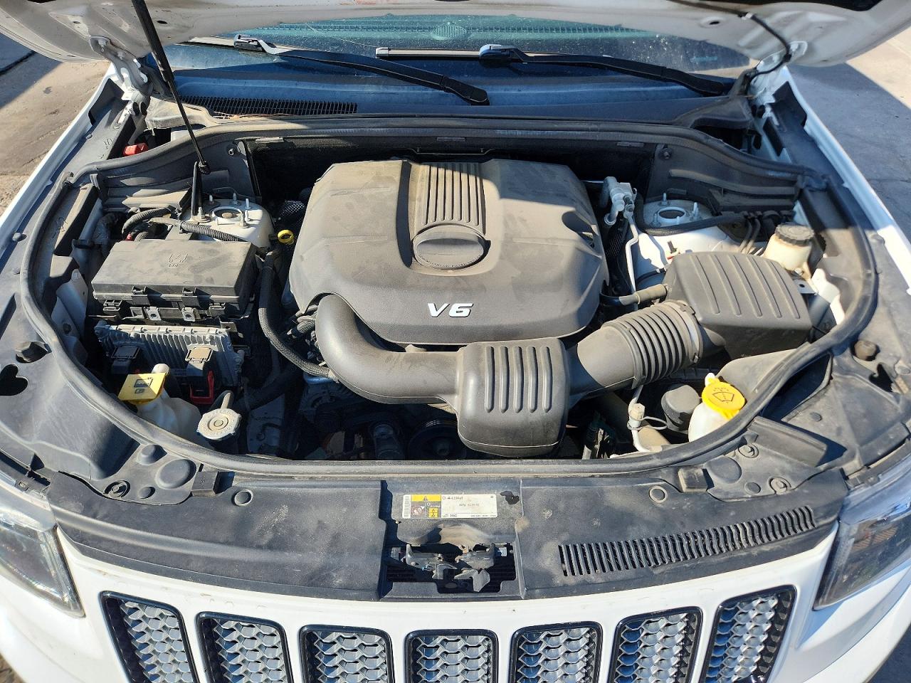 2015 Jeep Grand Cherokee Laredo White vin: 1C4RJFAG6FC225176