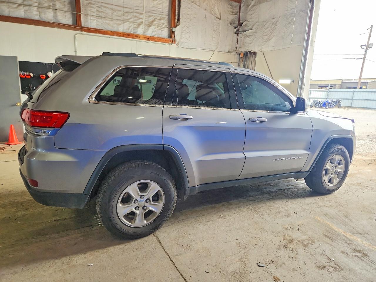 2015 Jeep Grand Cherokee Laredo Серебряный vin: 1C4RJFAG6FC244097