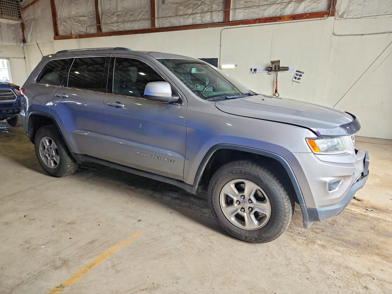 2015 Jeep Grand Cherokee Laredo Серебряный vin: 1C4RJFAG6FC244097