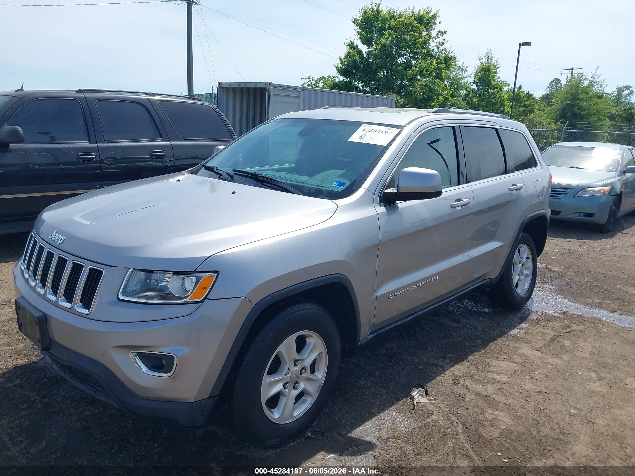 2015 Jeep Grand Cherokee Laredo Gray vin: 1C4RJFAG6FC704200