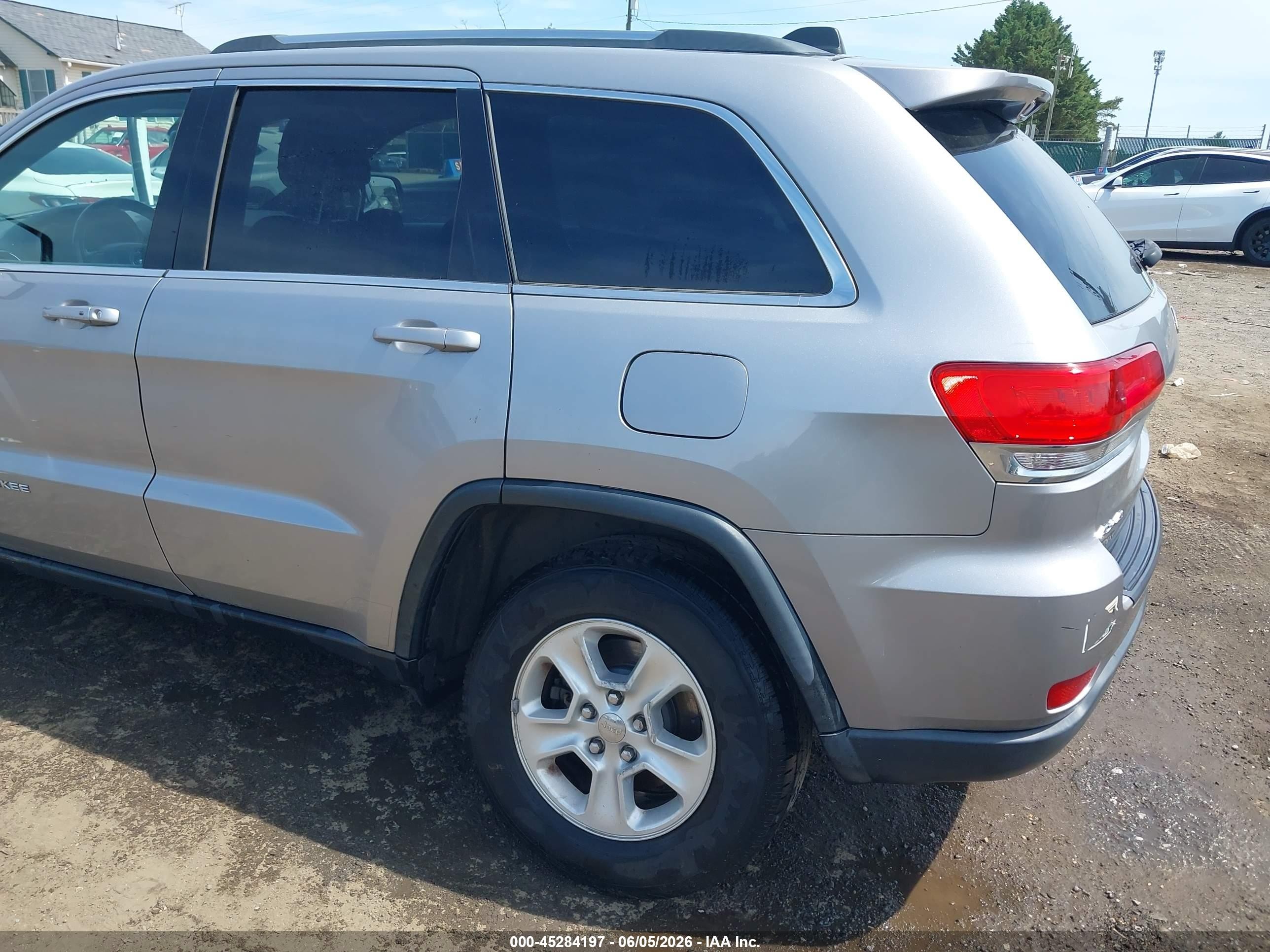 2015 Jeep Grand Cherokee Laredo Gray vin: 1C4RJFAG6FC704200