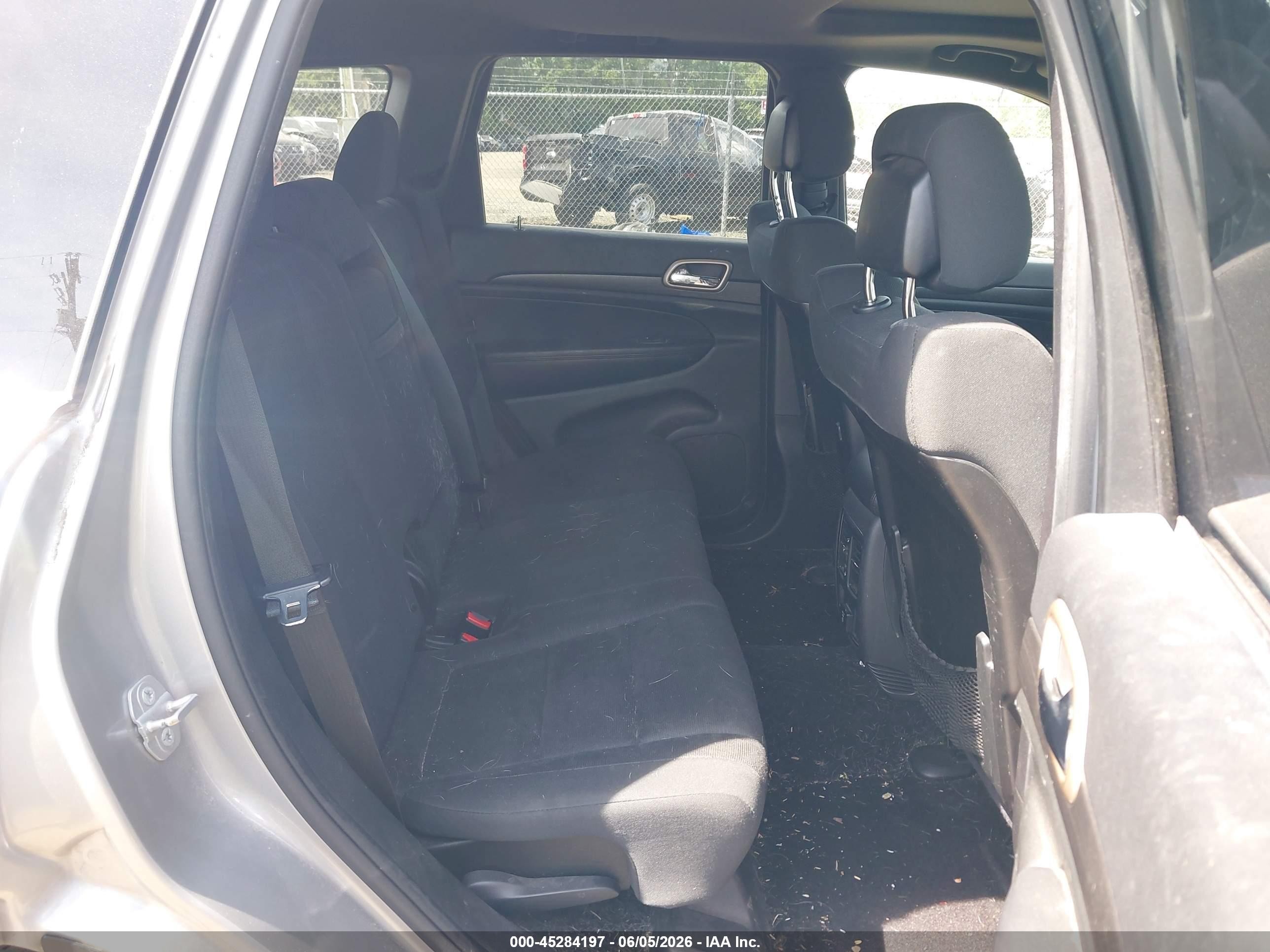 2015 Jeep Grand Cherokee Laredo Gray vin: 1C4RJFAG6FC704200