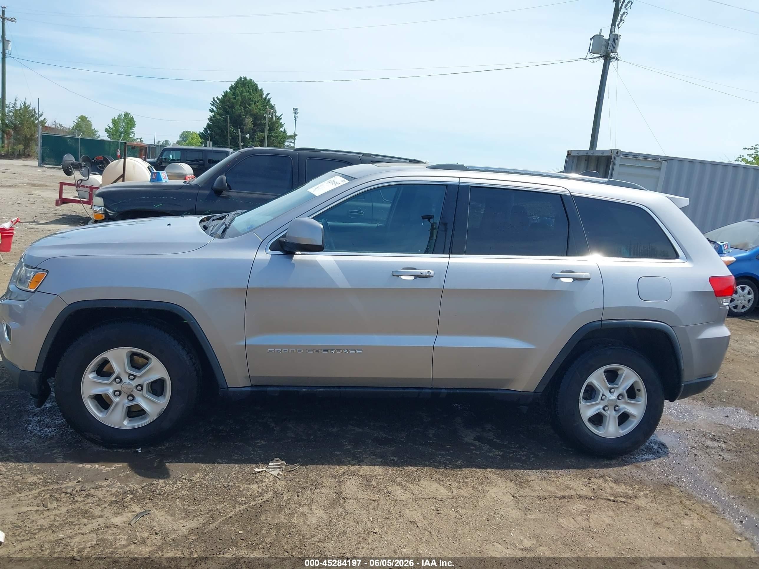 2015 Jeep Grand Cherokee Laredo Gray vin: 1C4RJFAG6FC704200