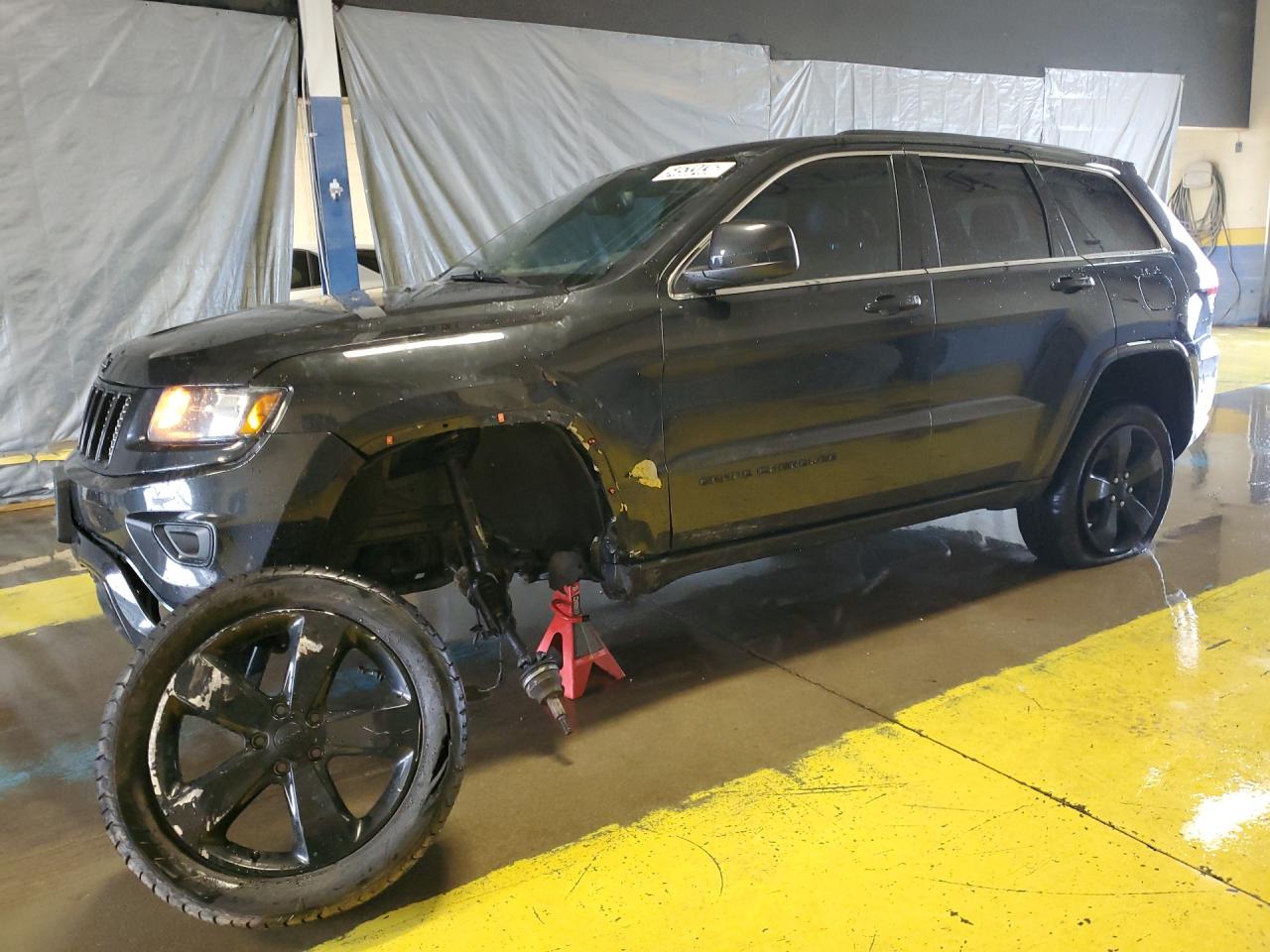 2015 Jeep Grand Cherokee Laredo Black vin: 1C4RJFAG6FC708456 Damage: Left Front Fender, Dent(S) W/ Paint Dmg, 4 To 5 Inches