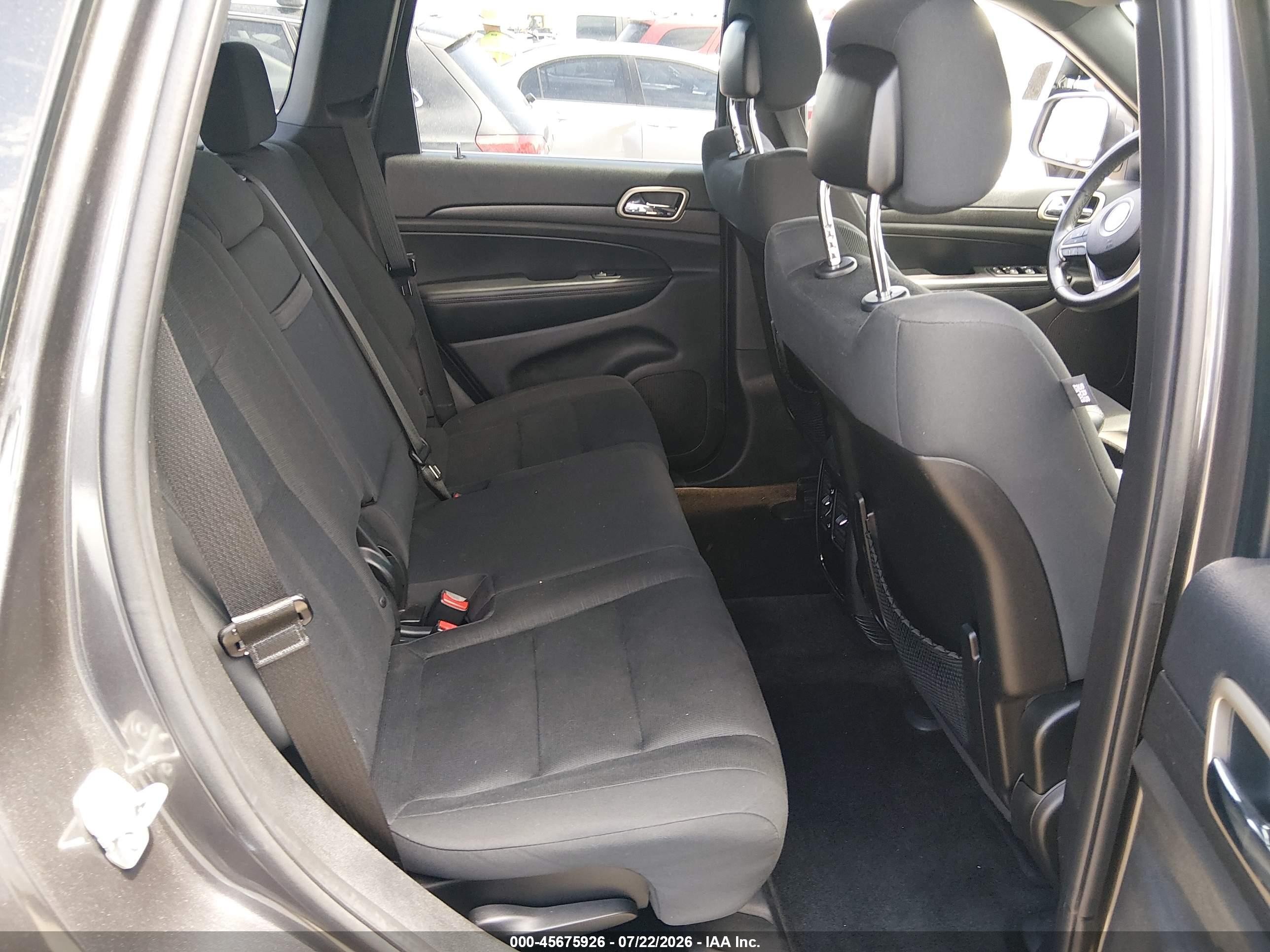 2015 Jeep Grand Cherokee Laredo Silver vin: 1C4RJFAG6FC874847