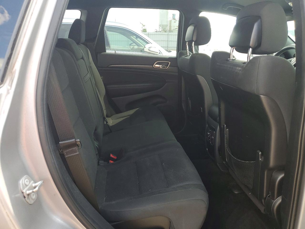 2015 Jeep Grand Cherokee Laredo Silver vin: 1C4RJFAG6FC925098