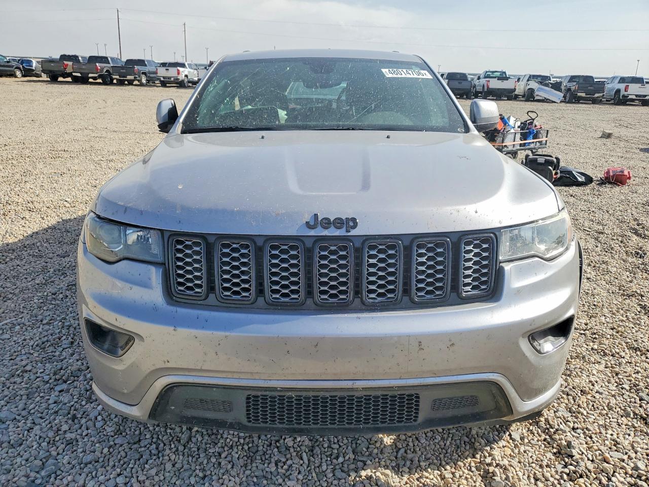 2018 Jeep Grand Cherokee Laredo Серебряный vin: 1C4RJFAG6JC443739