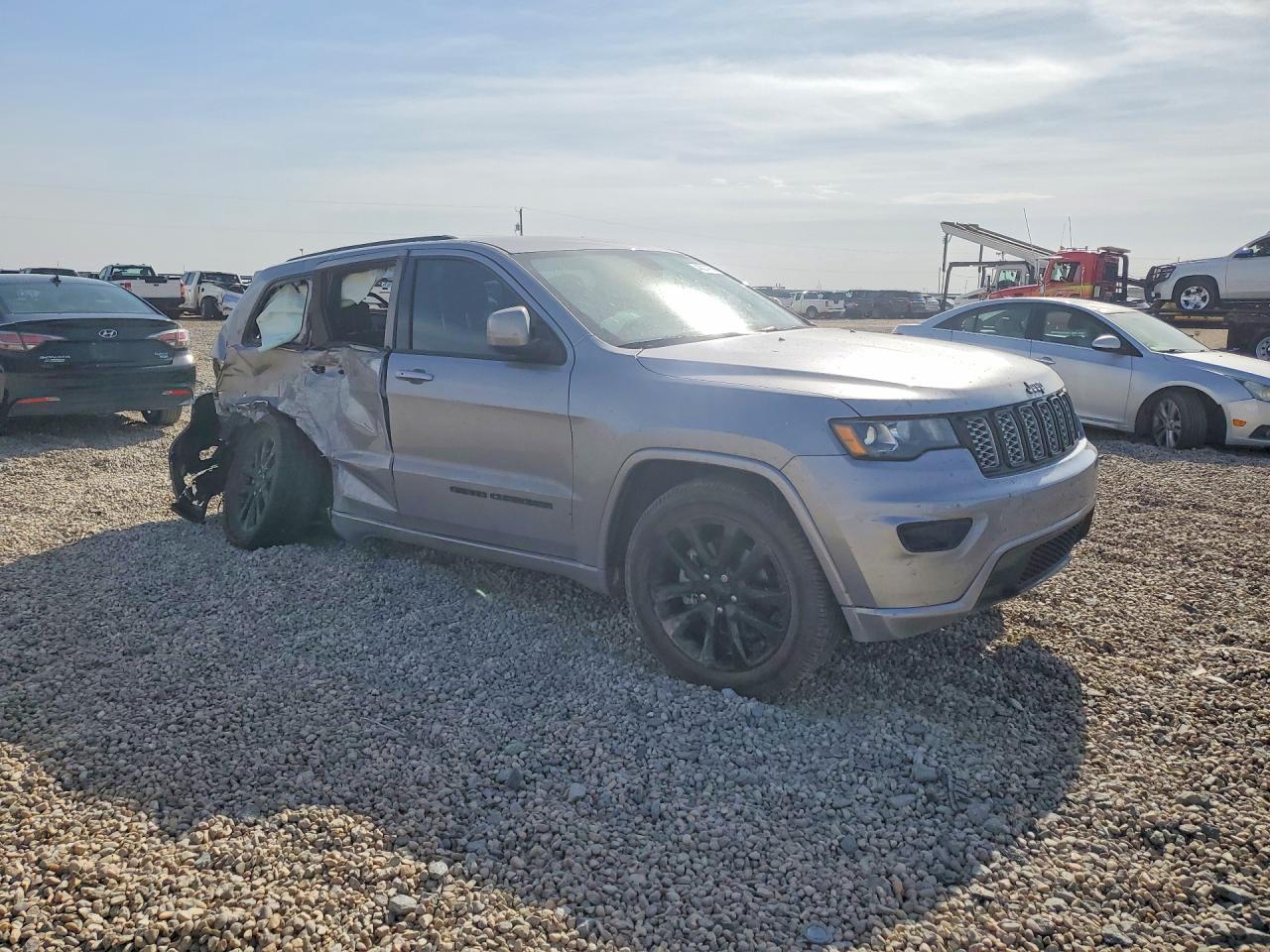 2018 Jeep Grand Cherokee Laredo Серебряный vin: 1C4RJFAG6JC443739