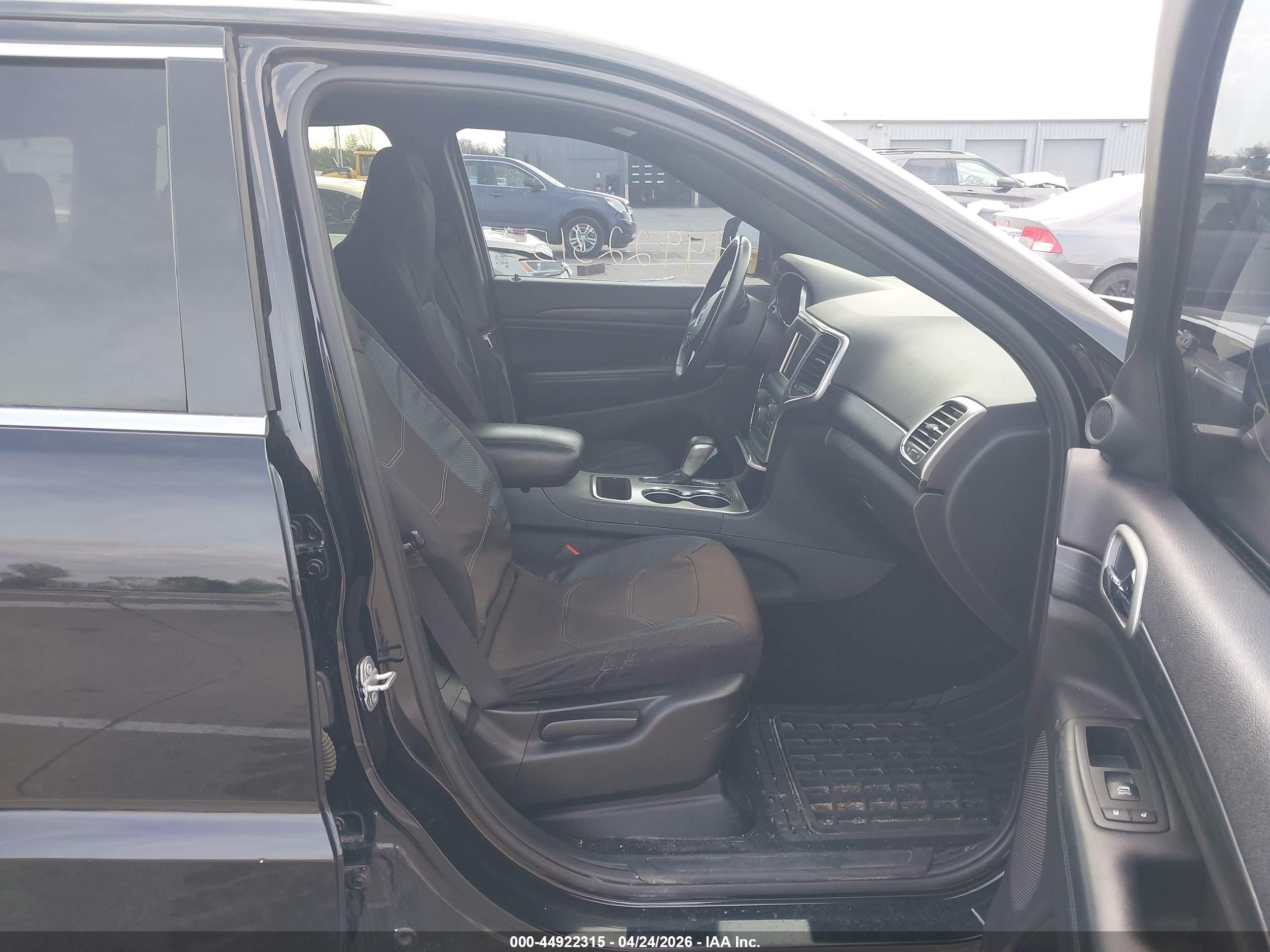 2019 Jeep Grand Cherokee Laredo E 4x4 Черный vin: 1C4RJFAG6KC759773