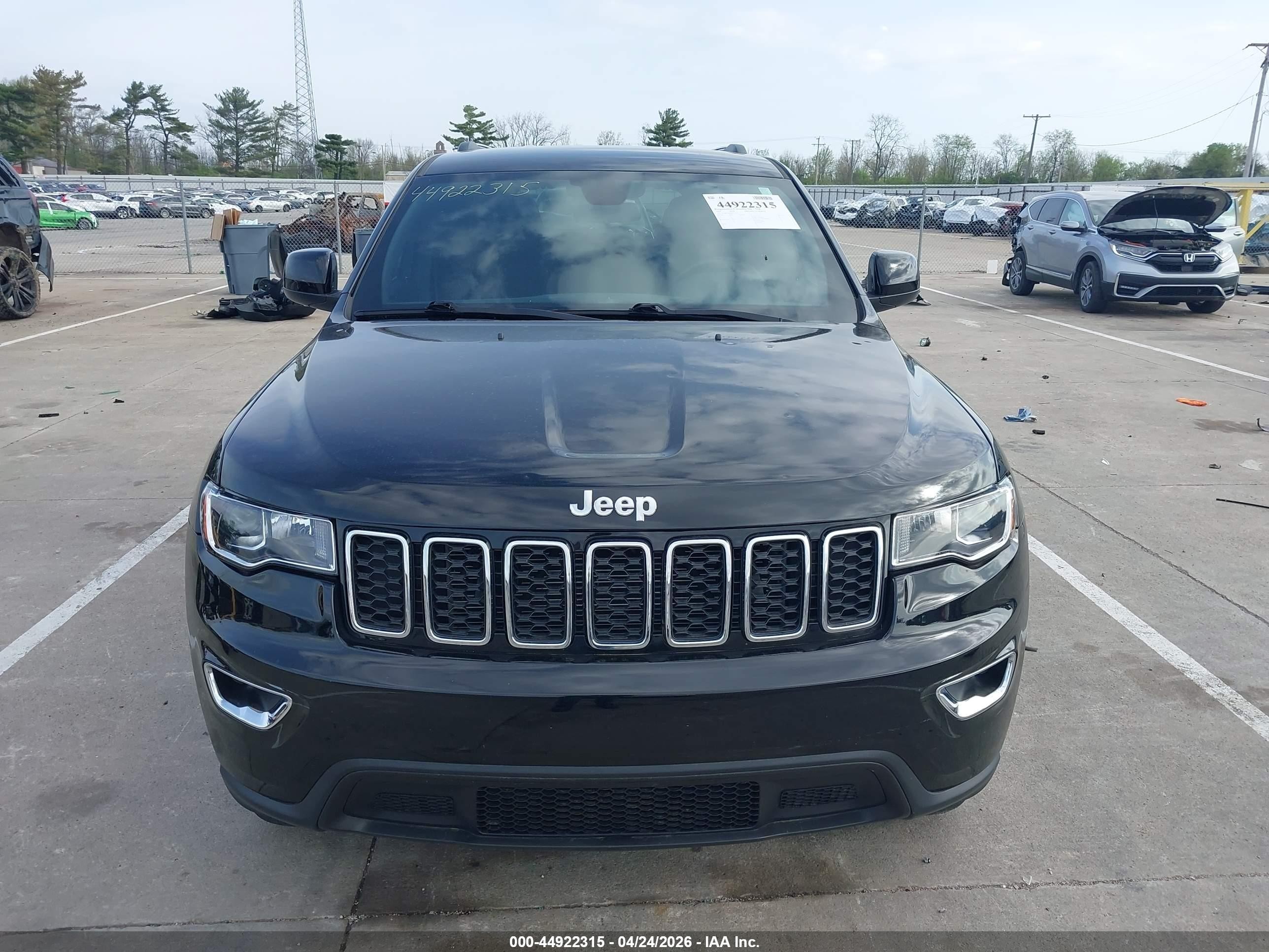 2019 Jeep Grand Cherokee Laredo E 4x4 Черный vin: 1C4RJFAG6KC759773