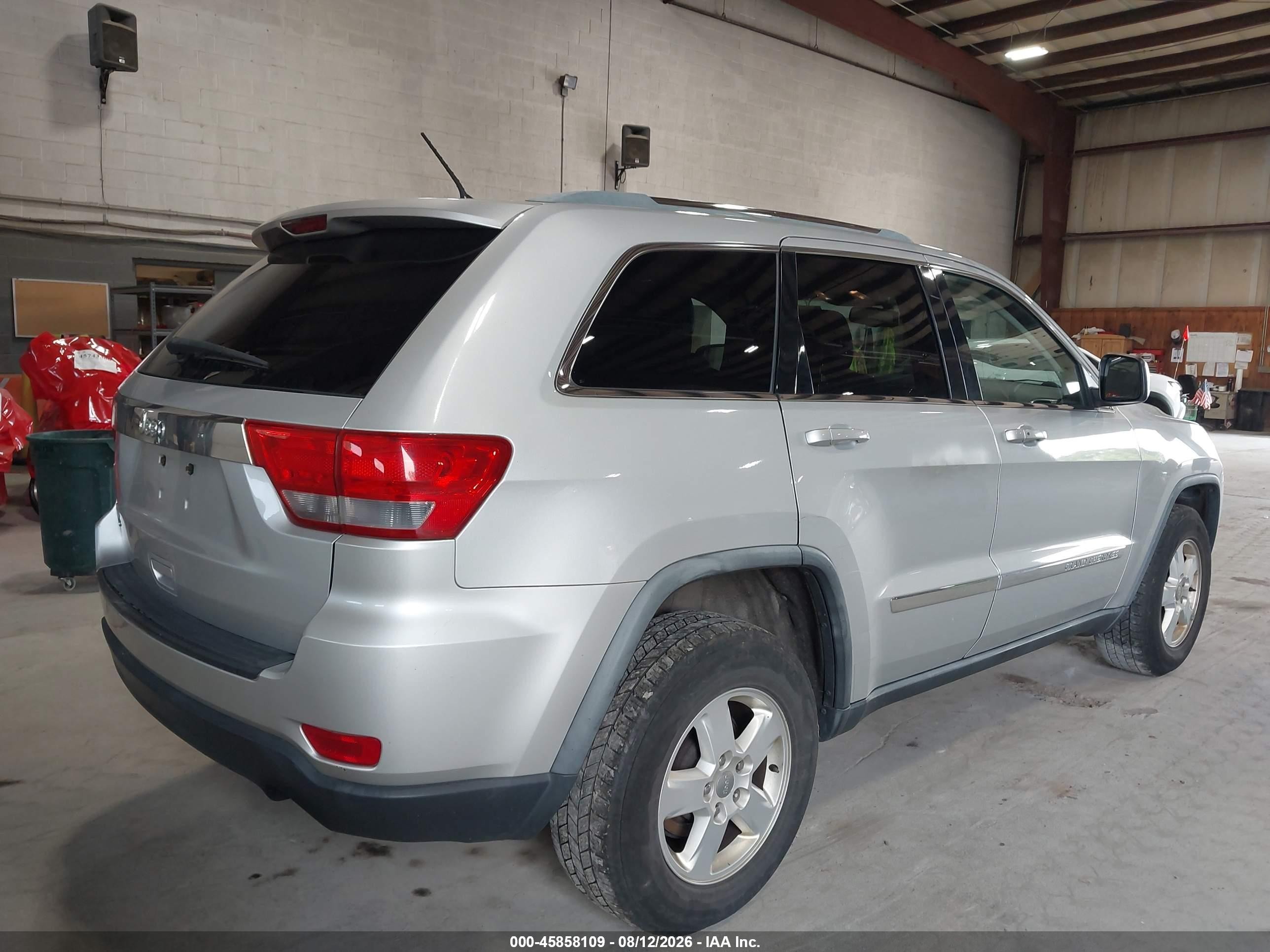 2012 Jeep Grand Cherokee Laredo Silver vin: 1C4RJFAG7CC140522