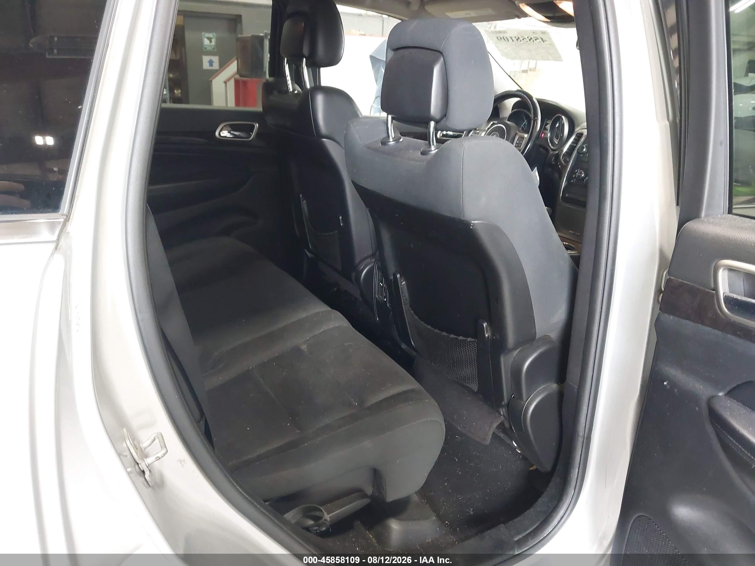 2012 Jeep Grand Cherokee Laredo Silver vin: 1C4RJFAG7CC140522