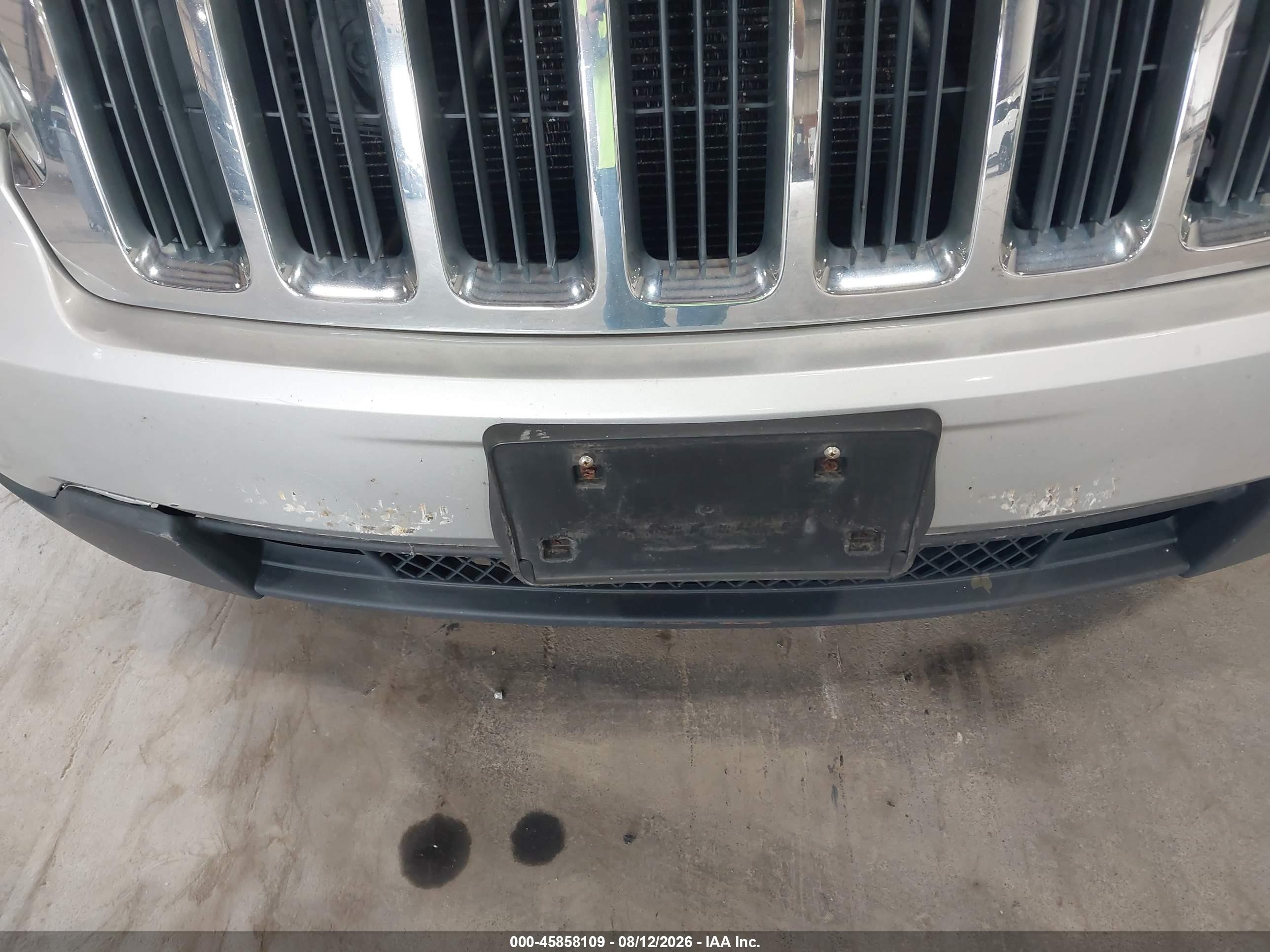 2012 Jeep Grand Cherokee Laredo Silver vin: 1C4RJFAG7CC140522