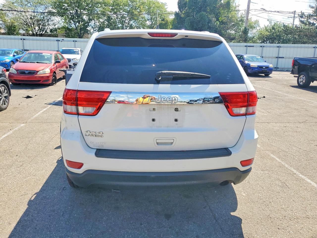 2012 Jeep Grand Cherokee Laredo White vin: 1C4RJFAG7CC161631