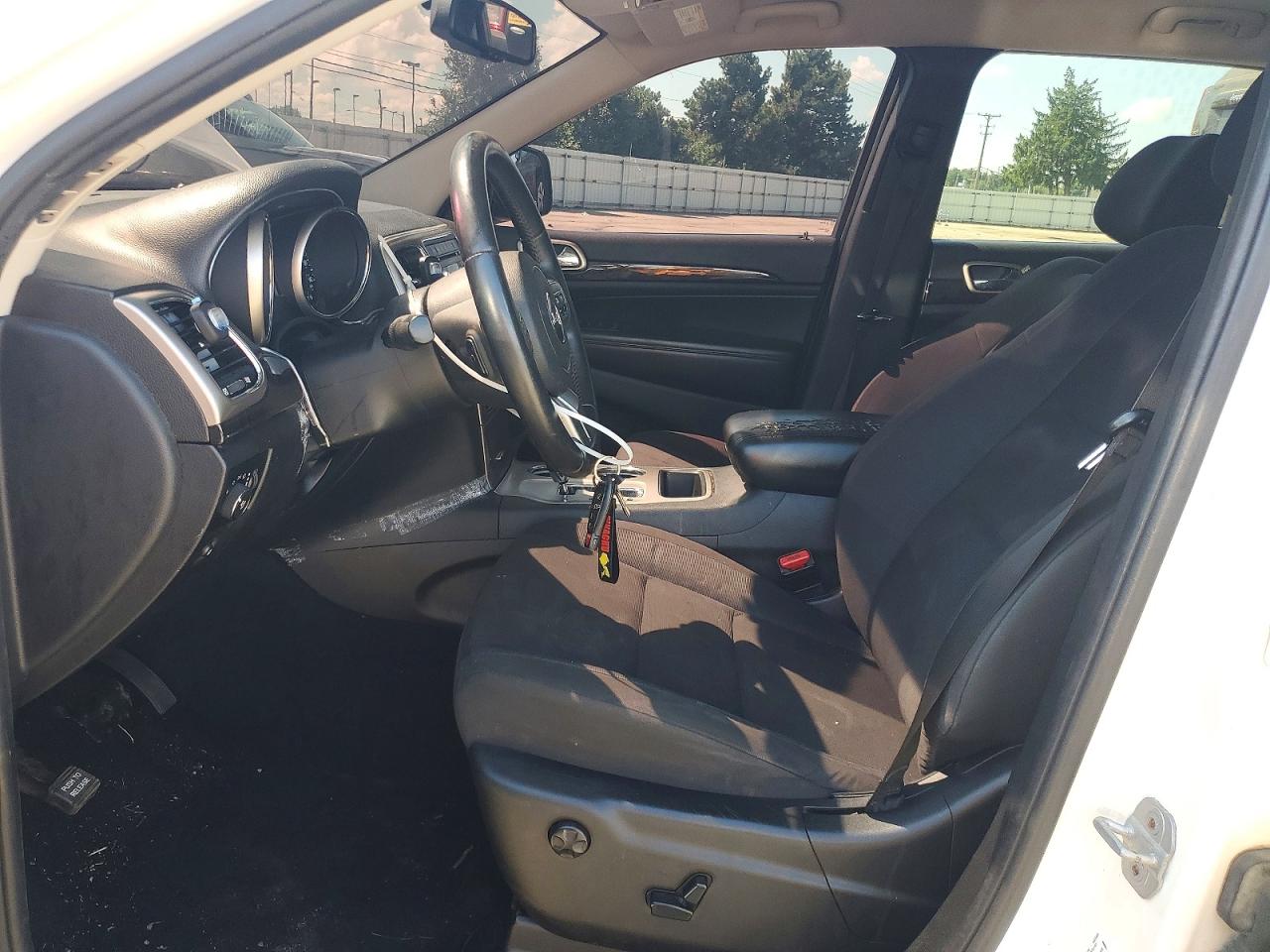 2012 Jeep Grand Cherokee Laredo White vin: 1C4RJFAG7CC161631