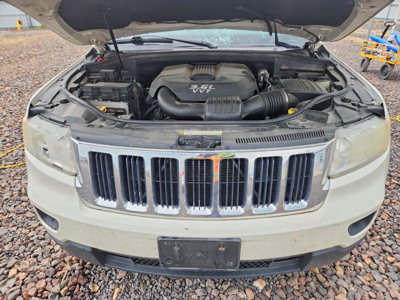2012 Jeep Grand Cherokee Laredo Белый vin: 1C4RJFAG7CC173858