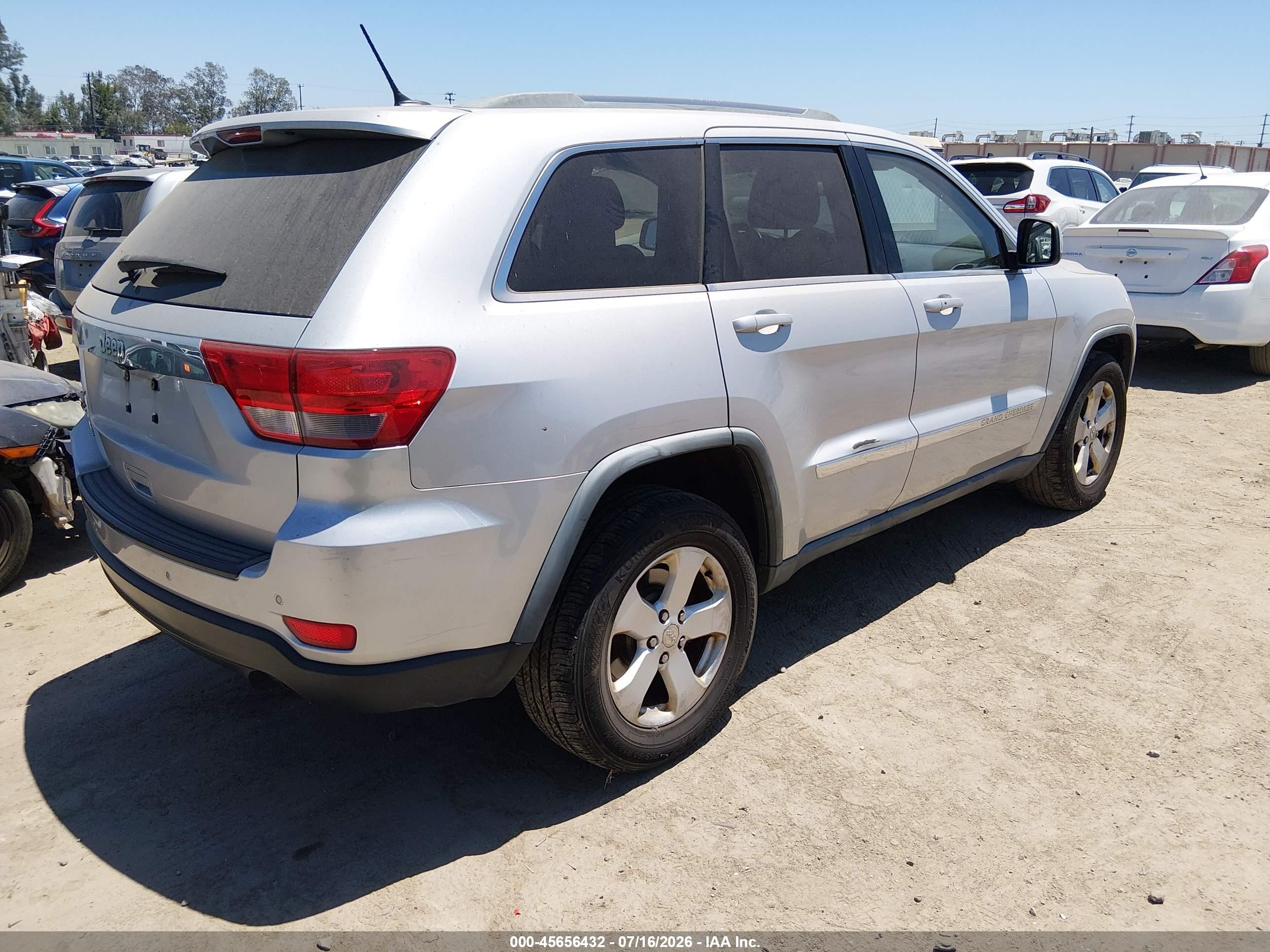 2012 Jeep Grand Cherokee Laredo Серебряный vin: 1C4RJFAG7CC201240