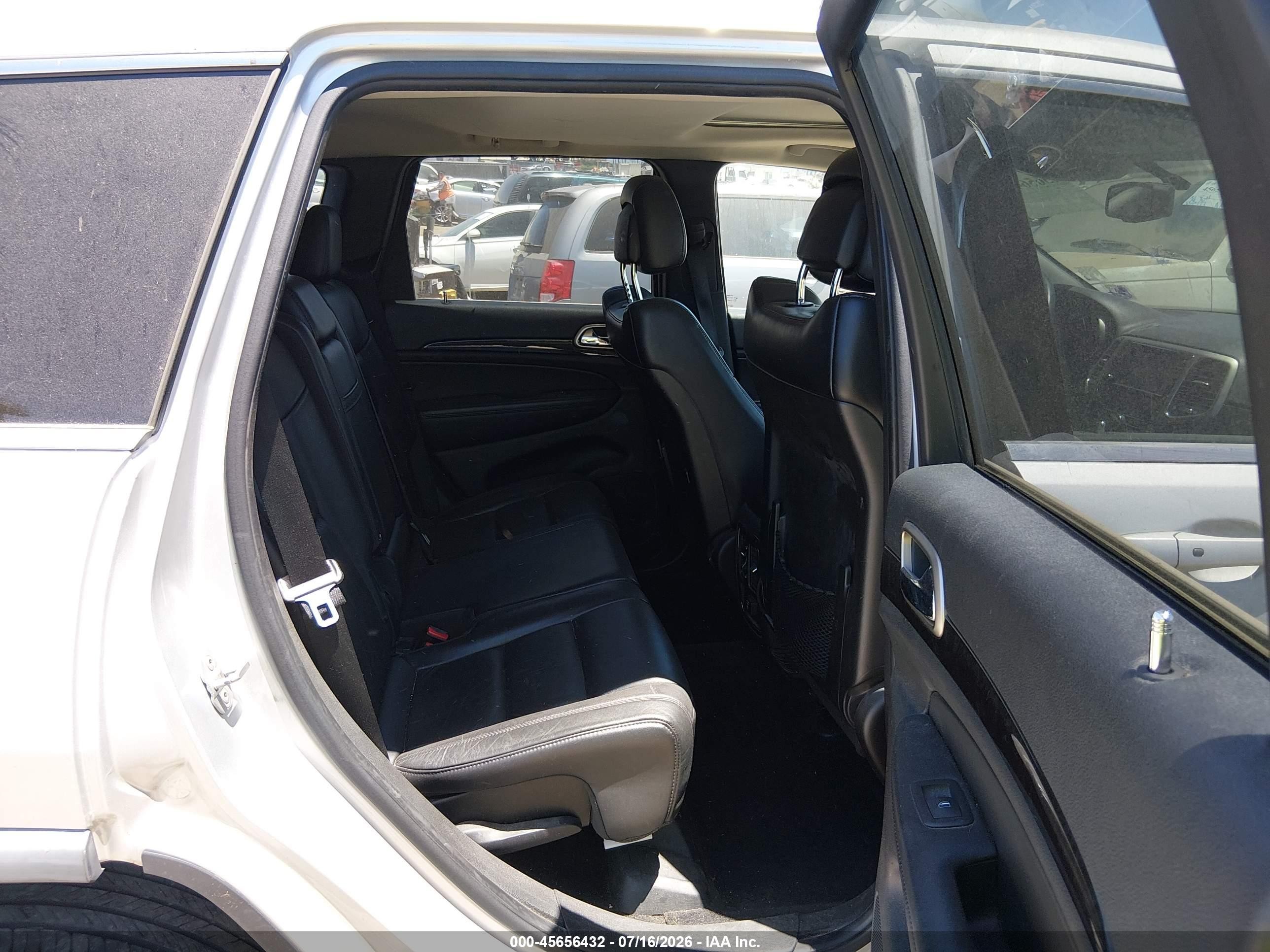2012 Jeep Grand Cherokee Laredo Серебряный vin: 1C4RJFAG7CC201240