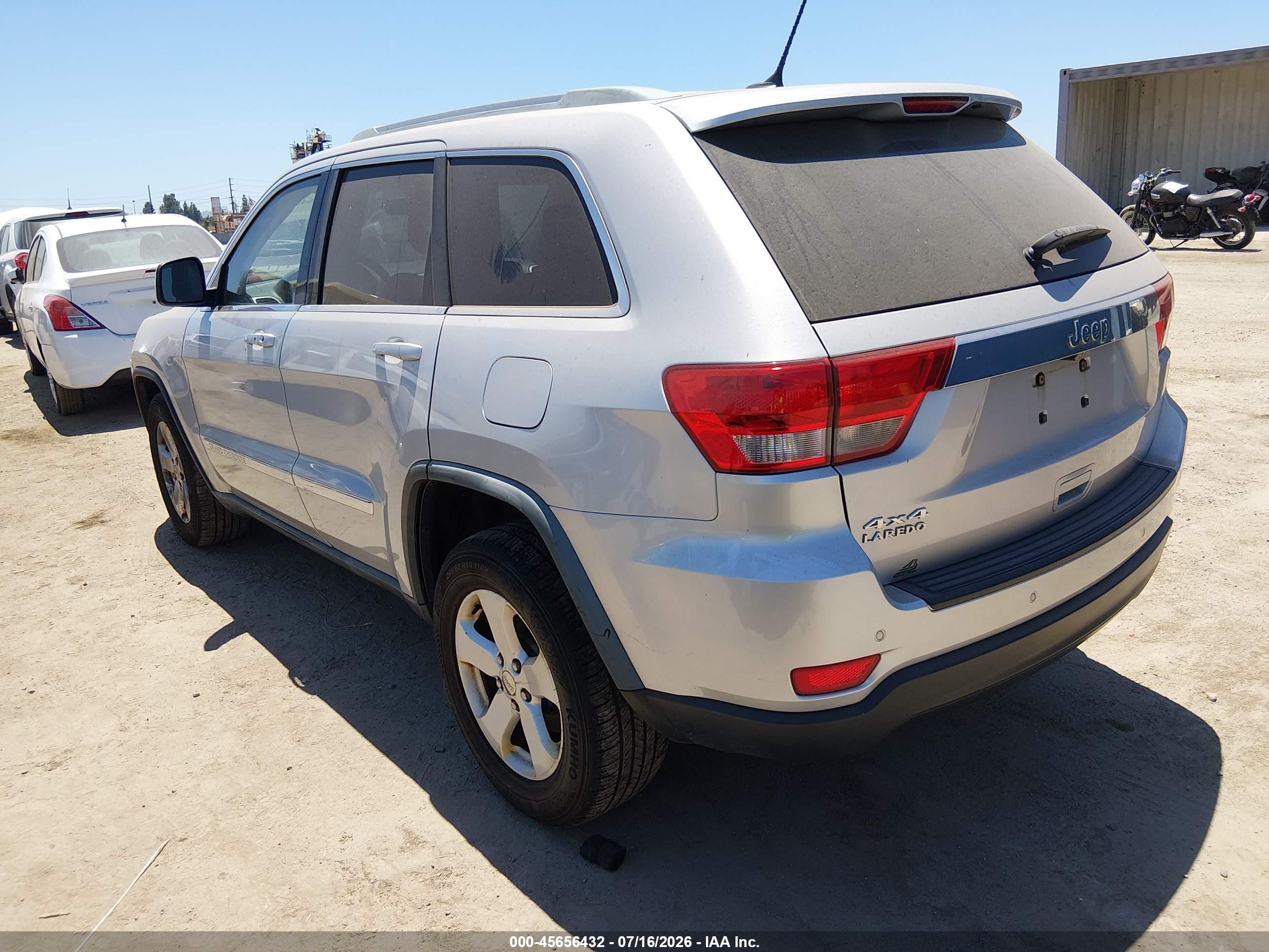 2012 Jeep Grand Cherokee Laredo Серебряный vin: 1C4RJFAG7CC201240