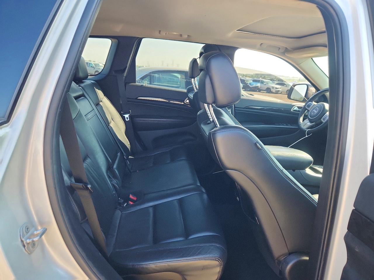 2012 Jeep Grand Cherokee Laredo Silver vin: 1C4RJFAG7CC220418