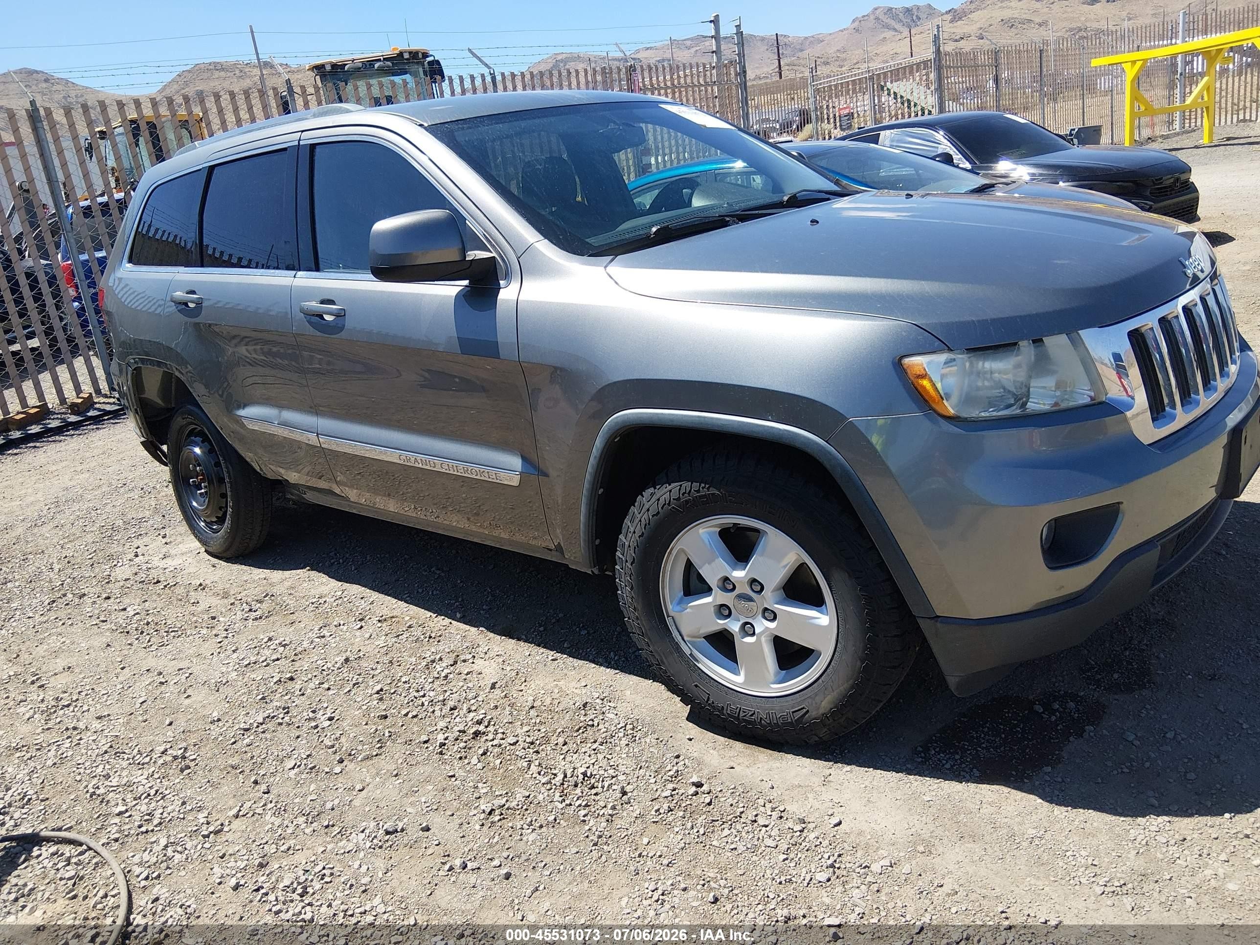 2013 Jeep Grand Cherokee Laredo Gray vin: 1C4RJFAG7DC507534