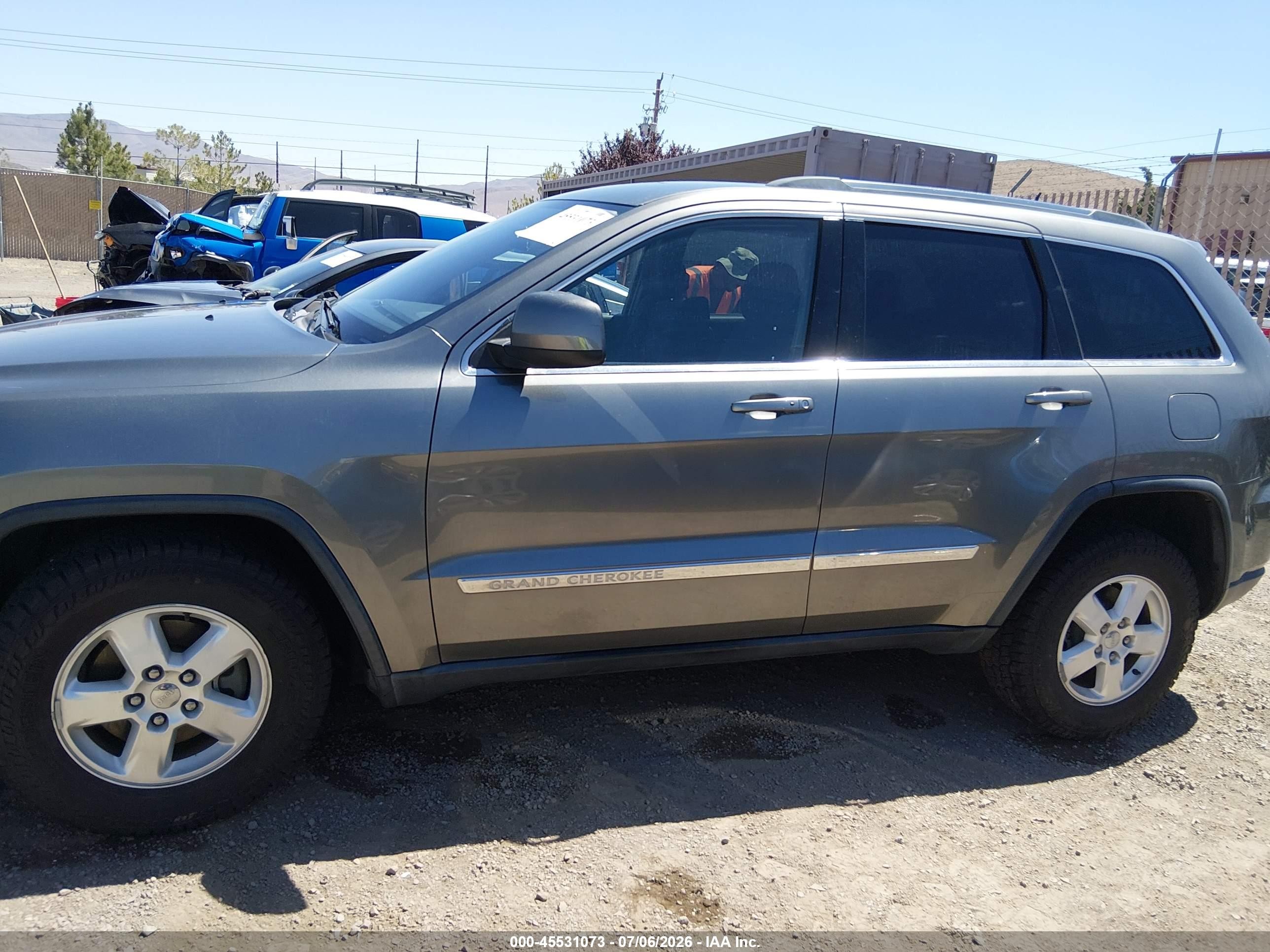 2013 Jeep Grand Cherokee Laredo Gray vin: 1C4RJFAG7DC507534