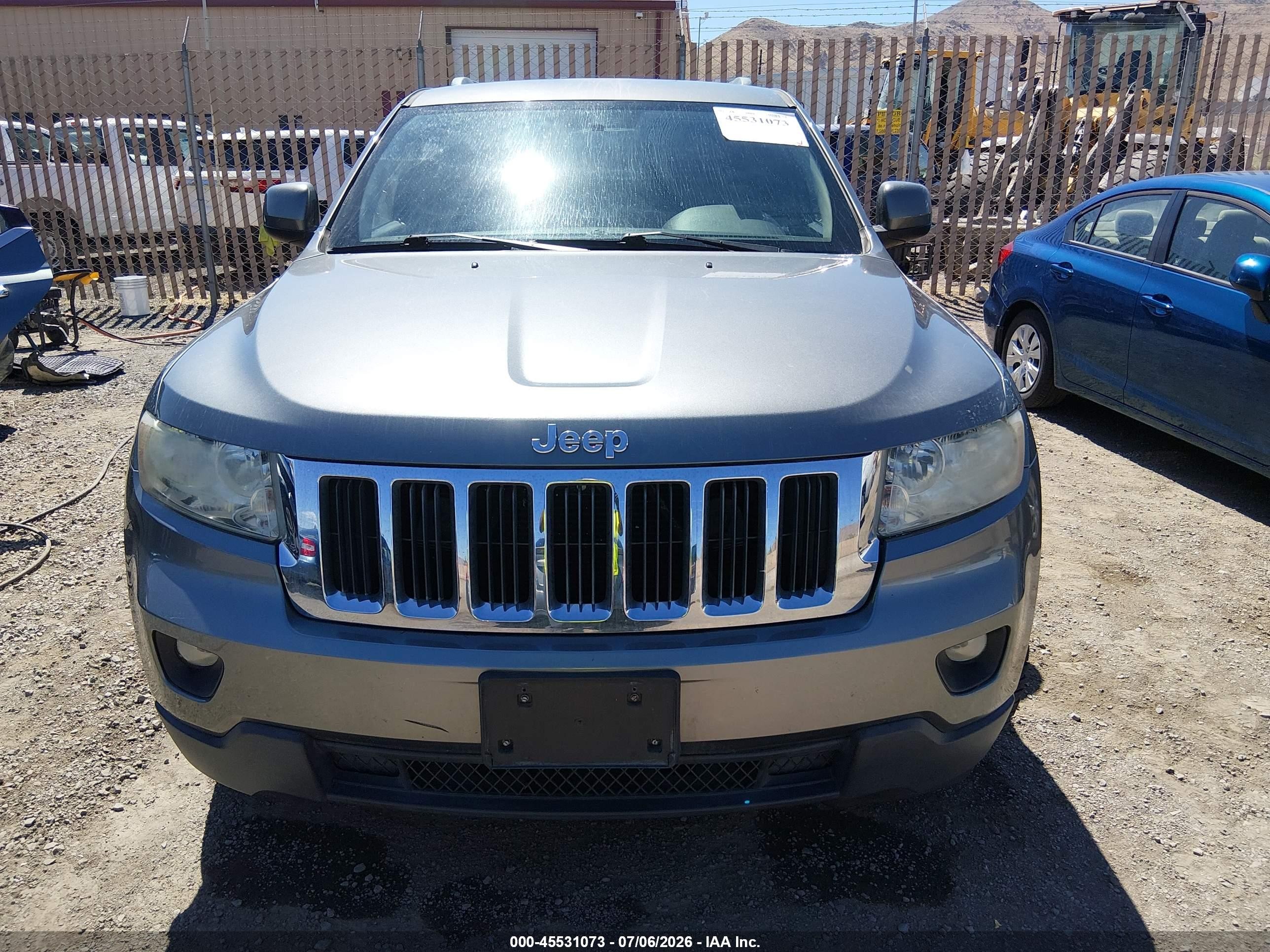 2013 Jeep Grand Cherokee Laredo Gray vin: 1C4RJFAG7DC507534