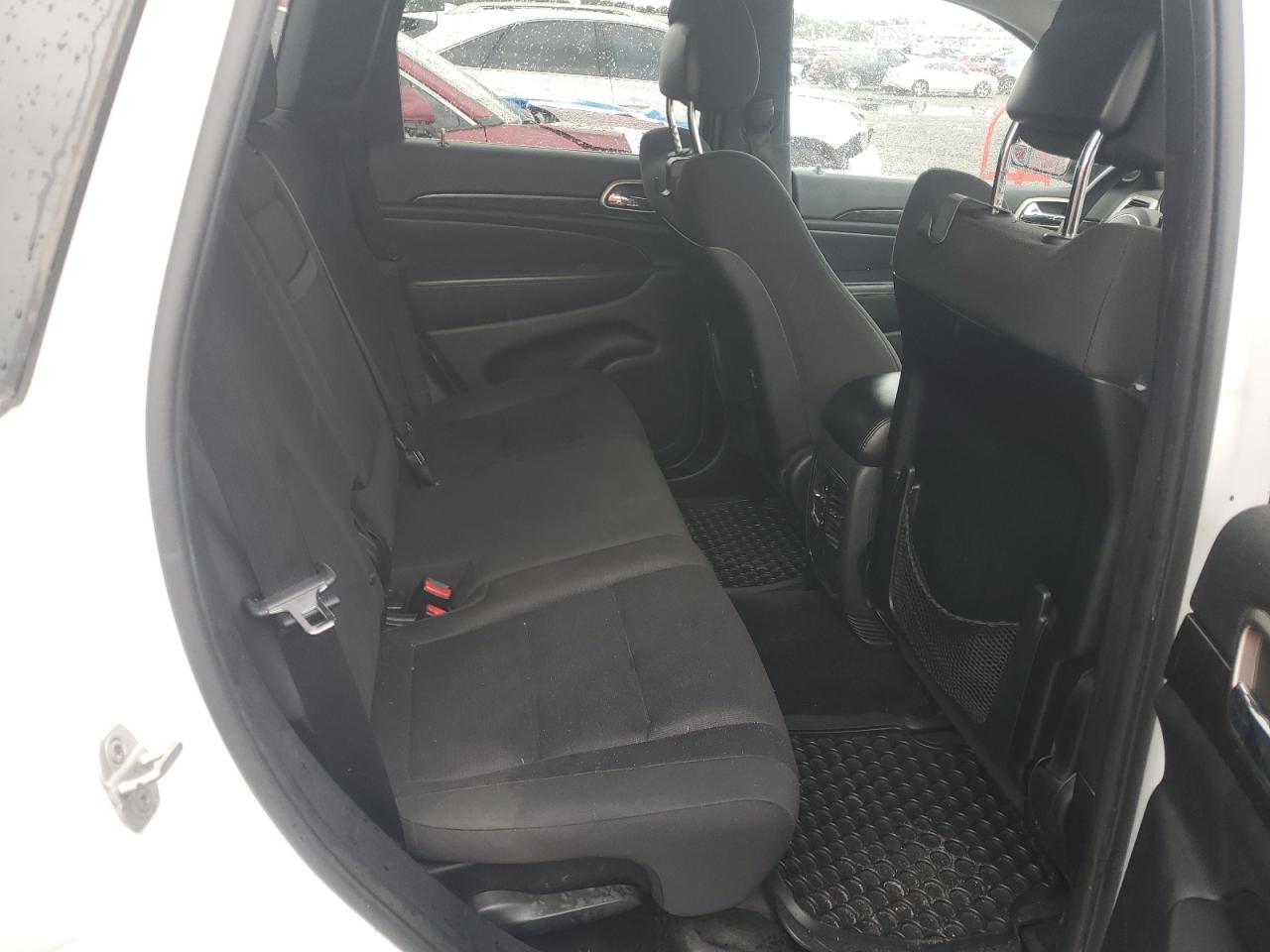 2013 Jeep Grand Cherokee Laredo White vin: 1C4RJFAG7DC513737
