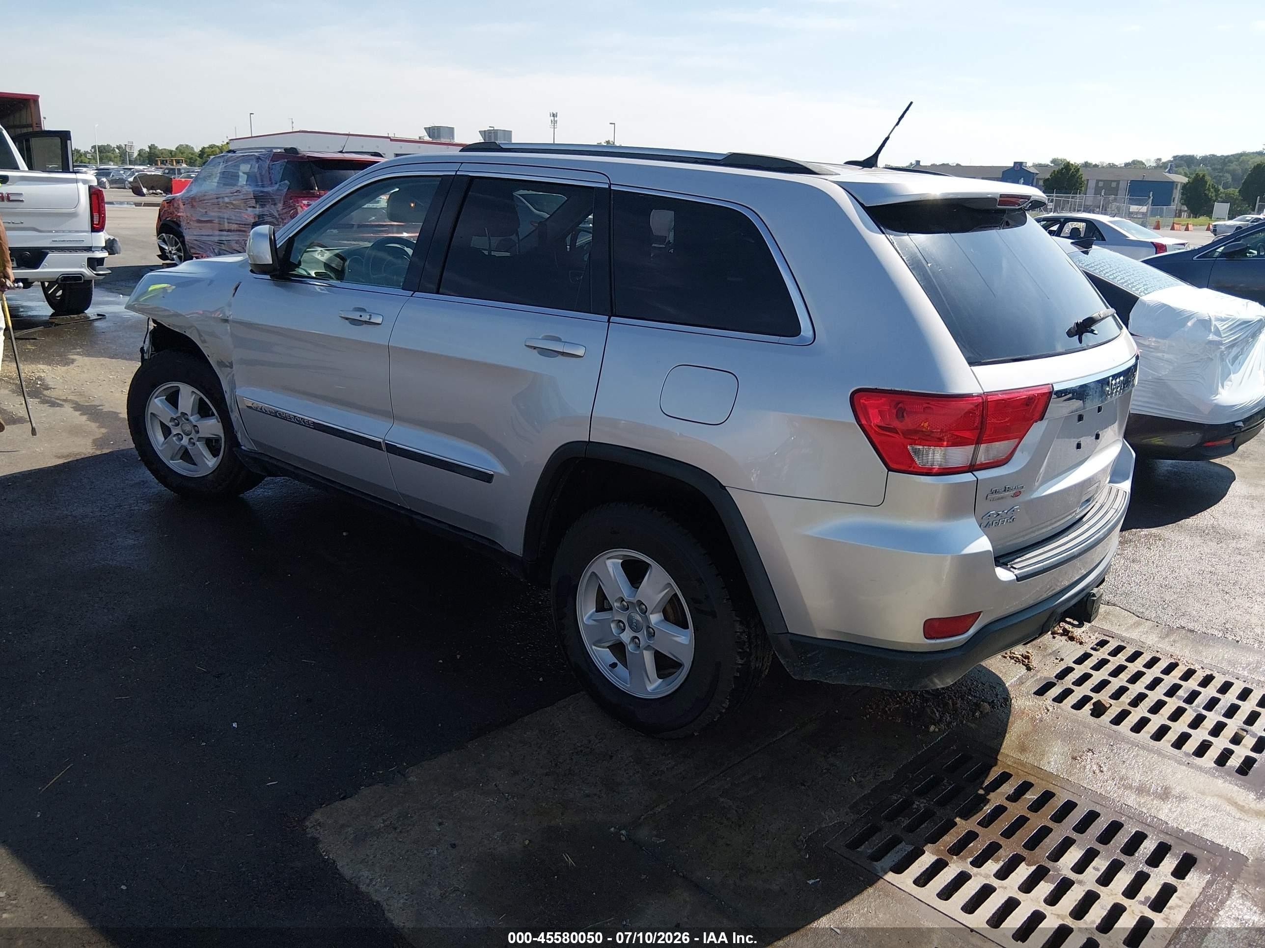 2013 Jeep Grand Cherokee Laredo Silver vin: 1C4RJFAG7DC548455