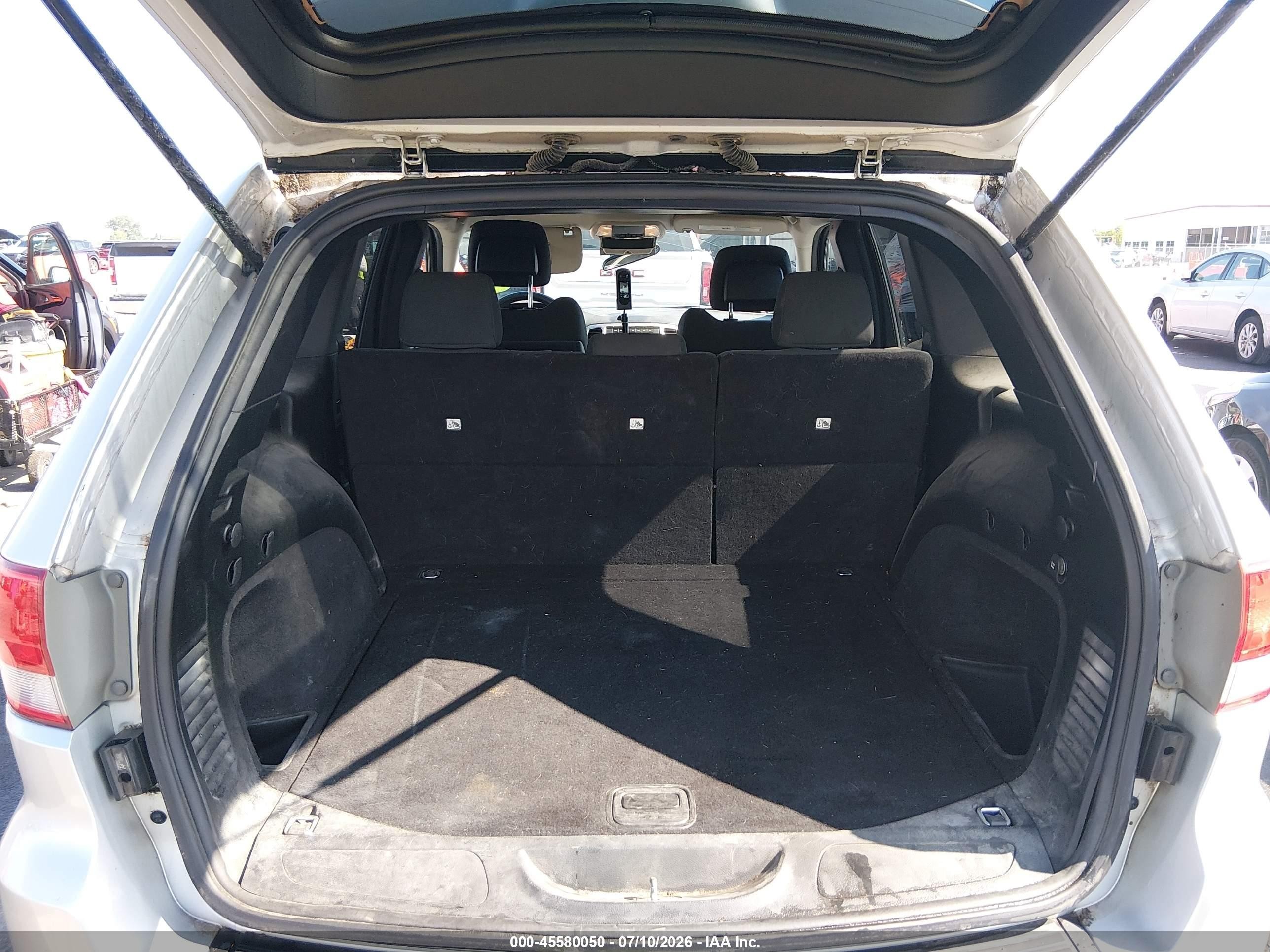 2013 Jeep Grand Cherokee Laredo Silver vin: 1C4RJFAG7DC548455