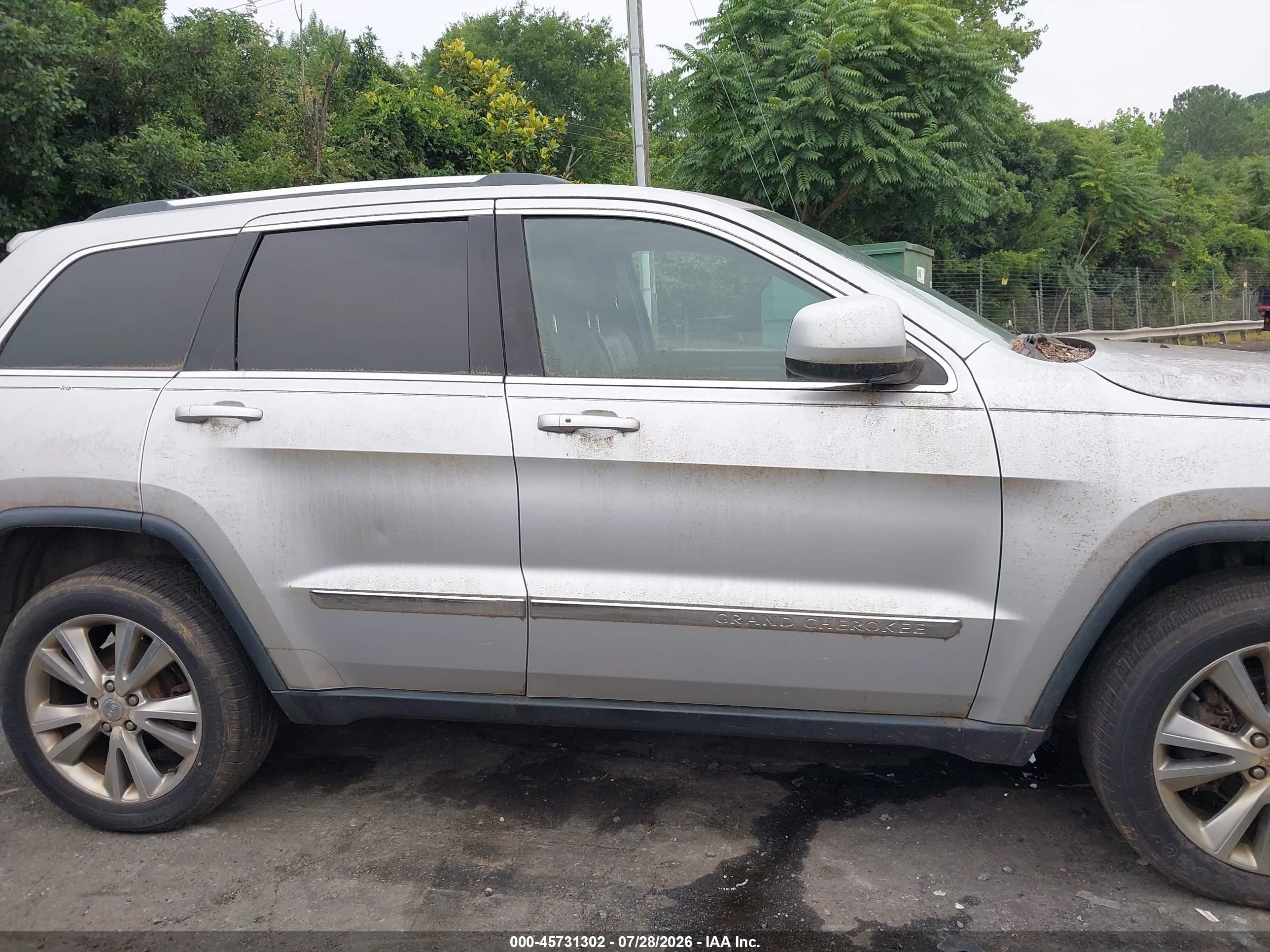 2013 Jeep Grand Cherokee Laredo Gray vin: 1C4RJFAG7DC557561