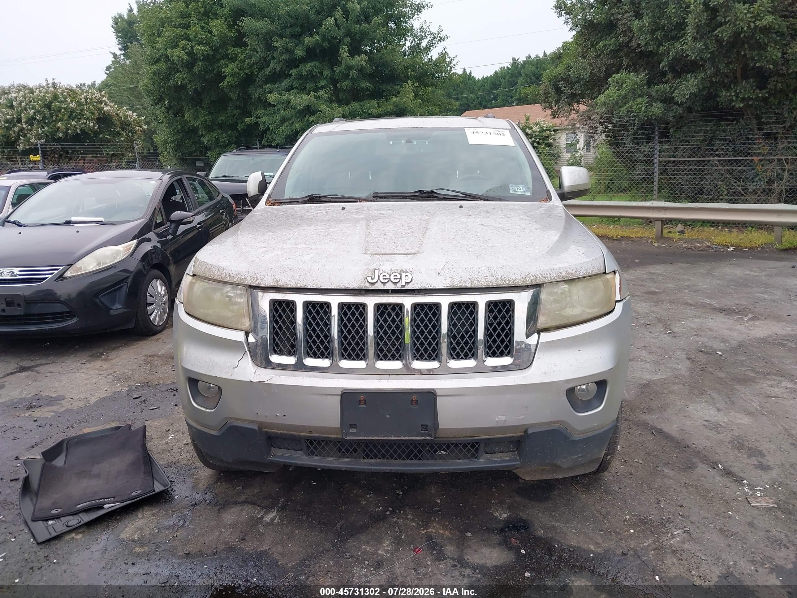 2013 Jeep Grand Cherokee Laredo Gray vin: 1C4RJFAG7DC557561