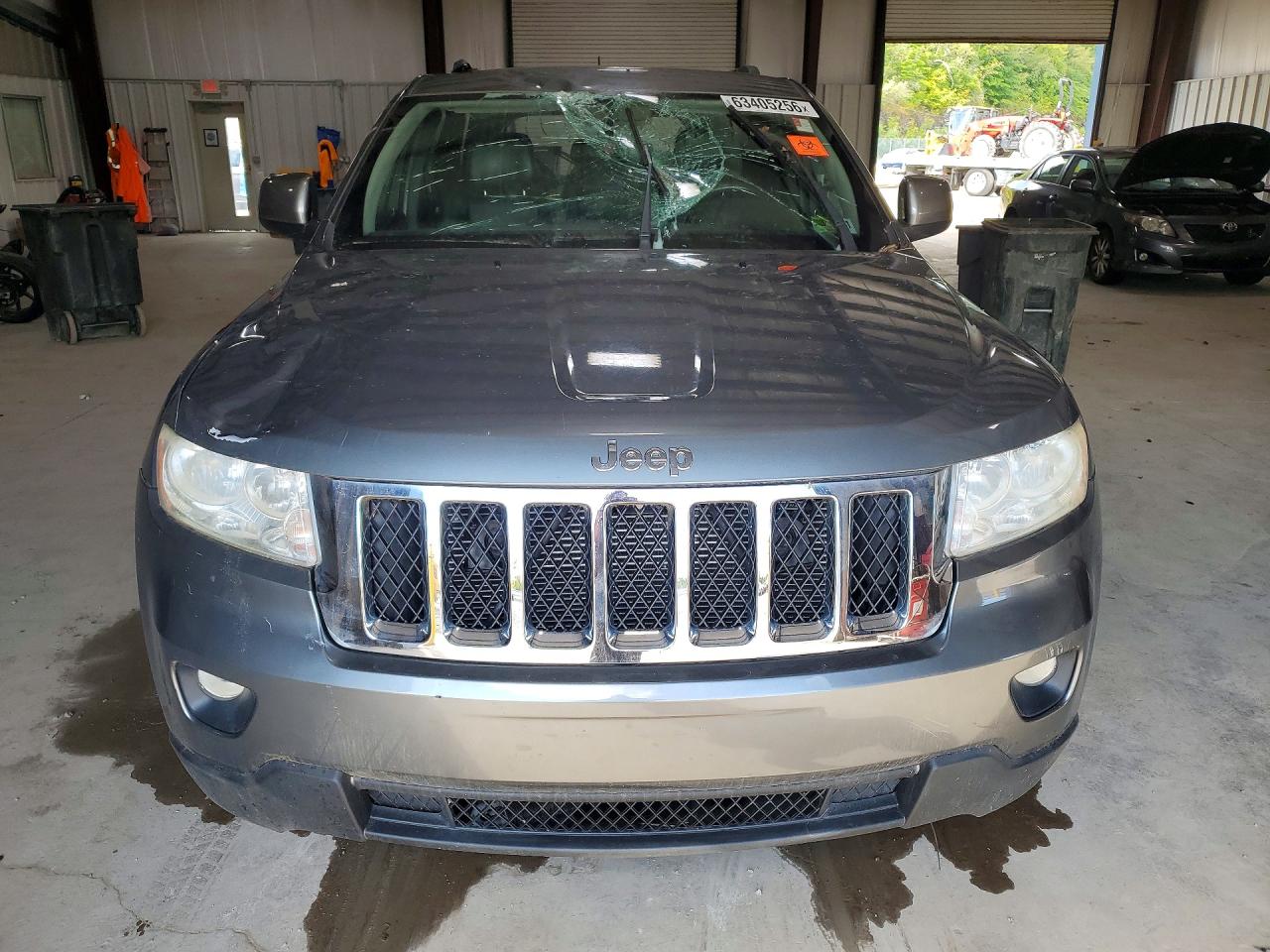 2013 Jeep Grand Cherokee Laredo Gray vin: 1C4RJFAG7DC560301