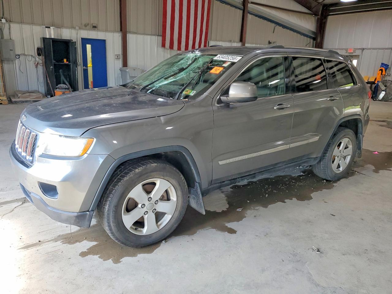 2013 Jeep Grand Cherokee Laredo Gray vin: 1C4RJFAG7DC560301