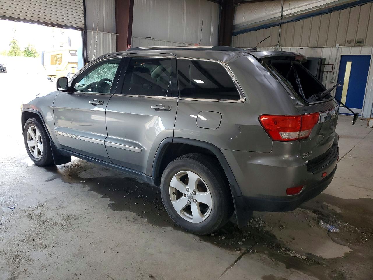 2013 Jeep Grand Cherokee Laredo Gray vin: 1C4RJFAG7DC560301