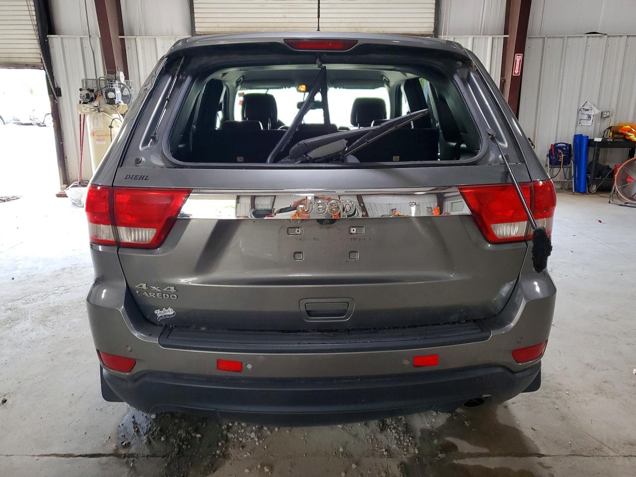 2013 Jeep Grand Cherokee Laredo Gray vin: 1C4RJFAG7DC560301