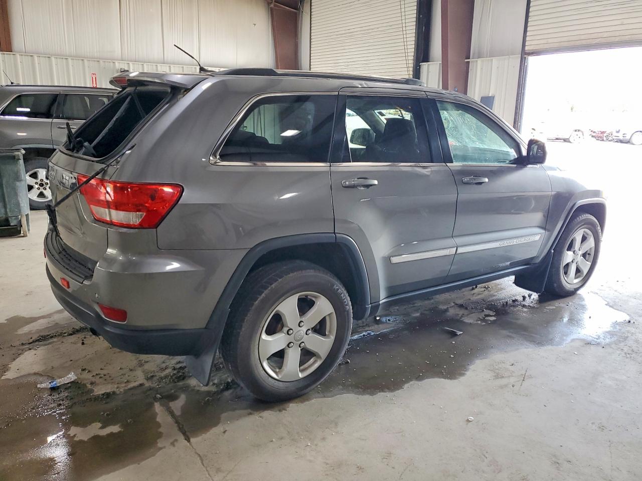 2013 Jeep Grand Cherokee Laredo Gray vin: 1C4RJFAG7DC560301