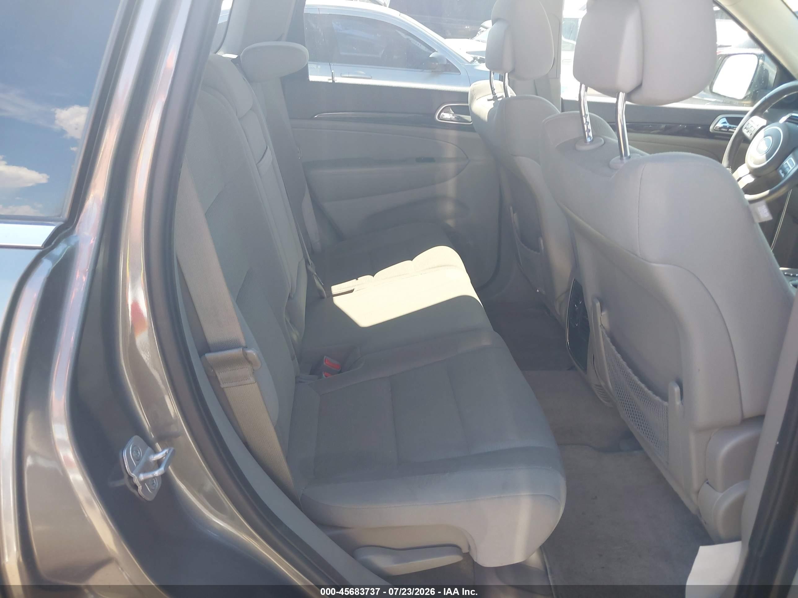 2013 Jeep Grand Cherokee Laredo Gray vin: 1C4RJFAG7DC577888