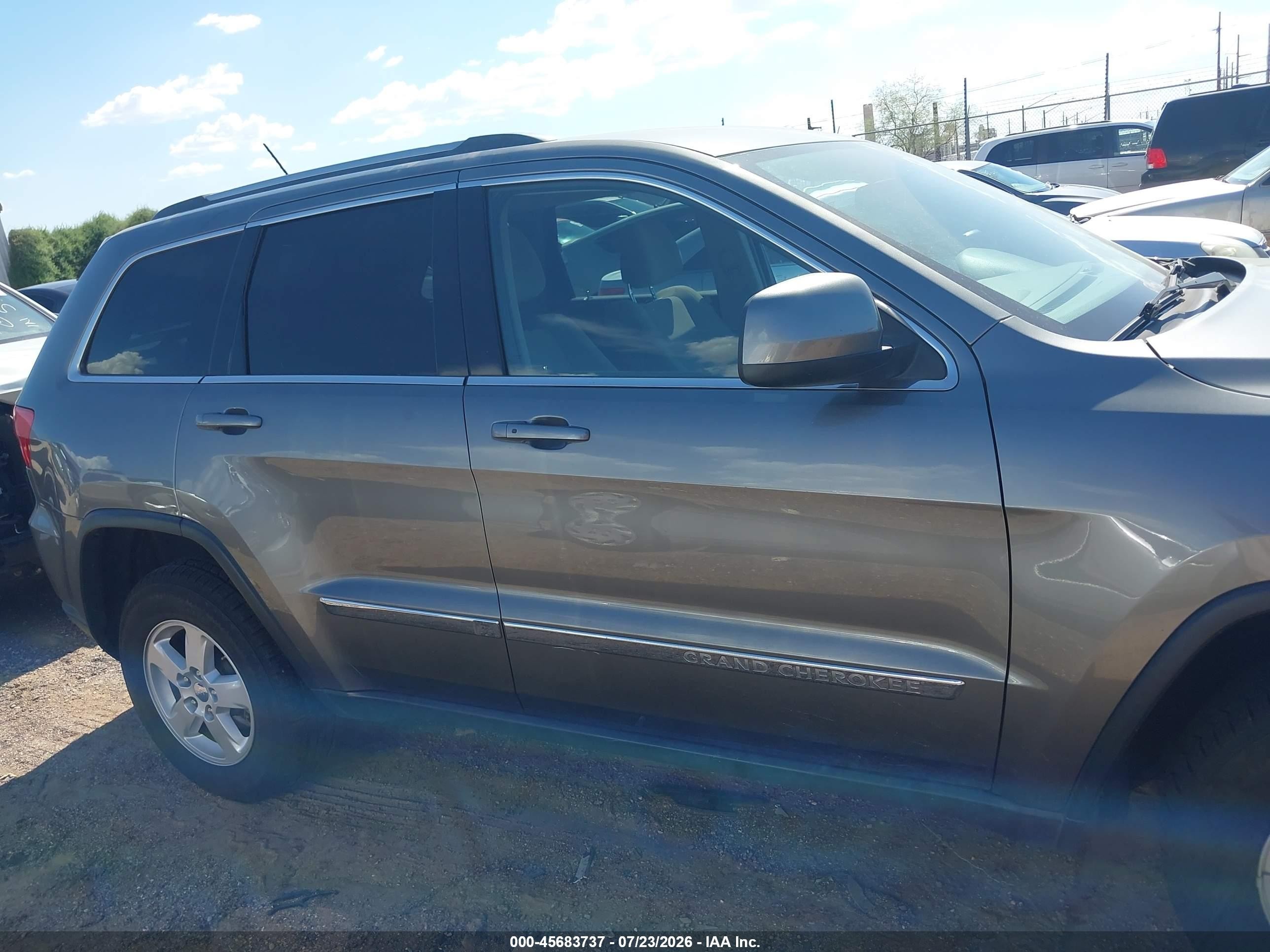 2013 Jeep Grand Cherokee Laredo Gray vin: 1C4RJFAG7DC577888