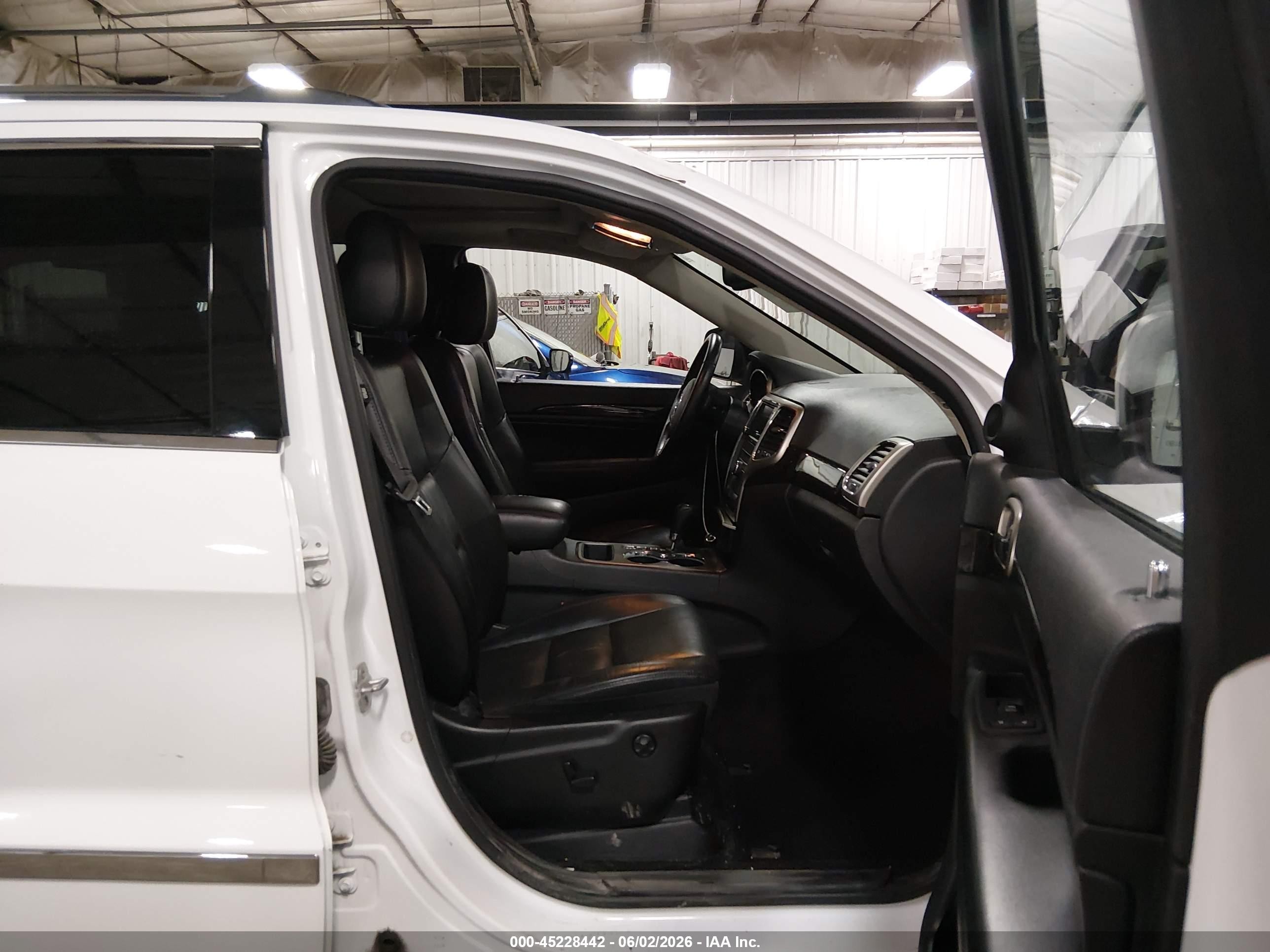 2013 Jeep Grand Cherokee Laredo White vin: 1C4RJFAG7DC641430