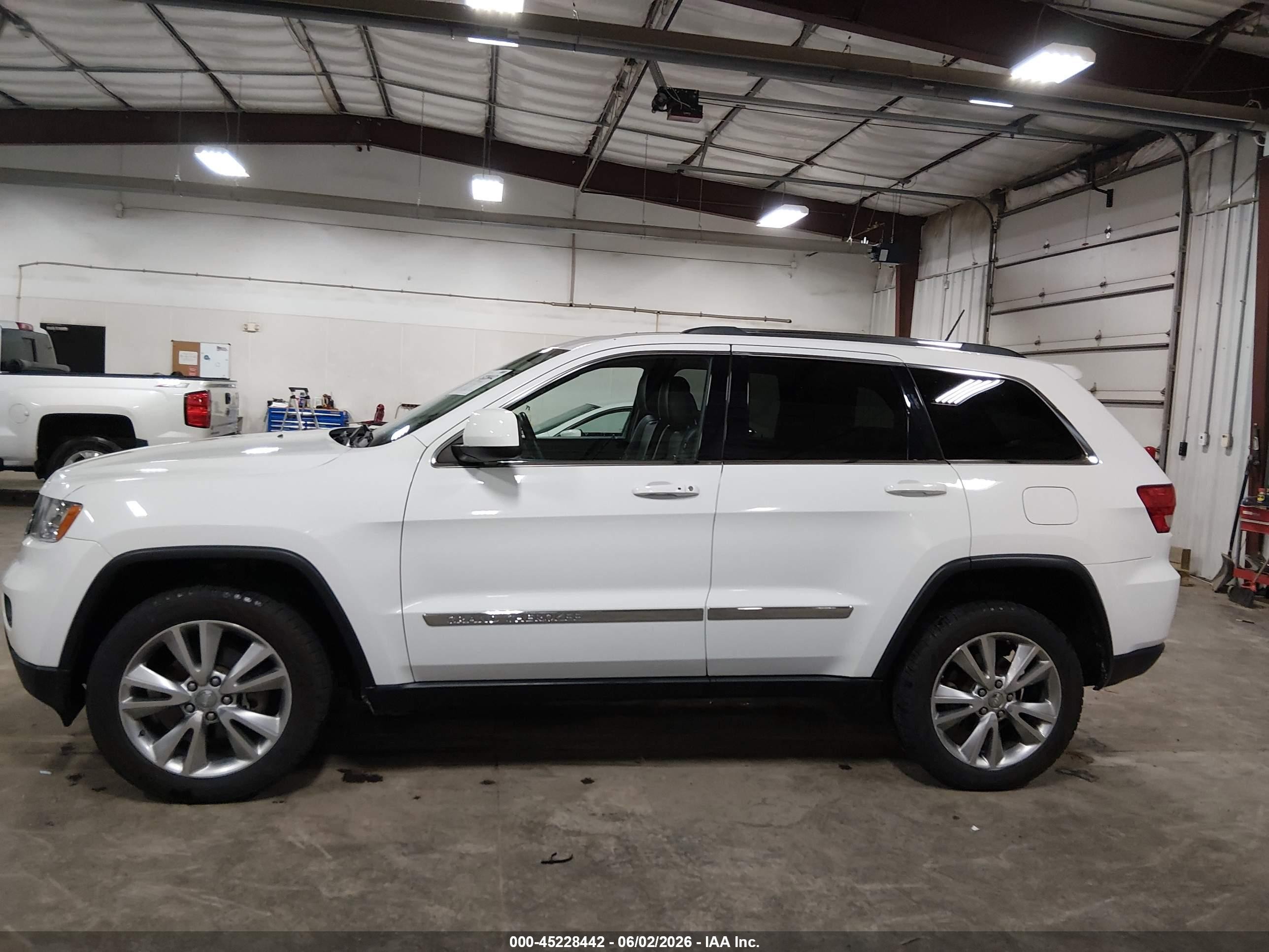 2013 Jeep Grand Cherokee Laredo White vin: 1C4RJFAG7DC641430