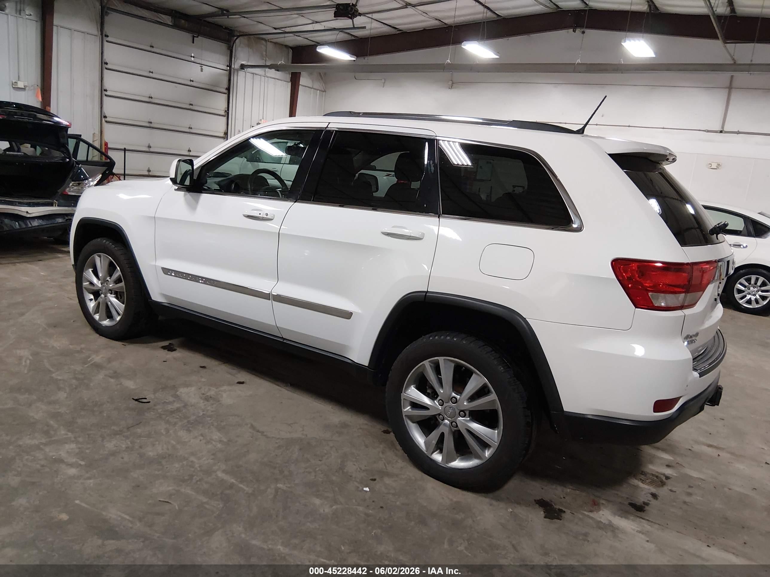 2013 Jeep Grand Cherokee Laredo White vin: 1C4RJFAG7DC641430